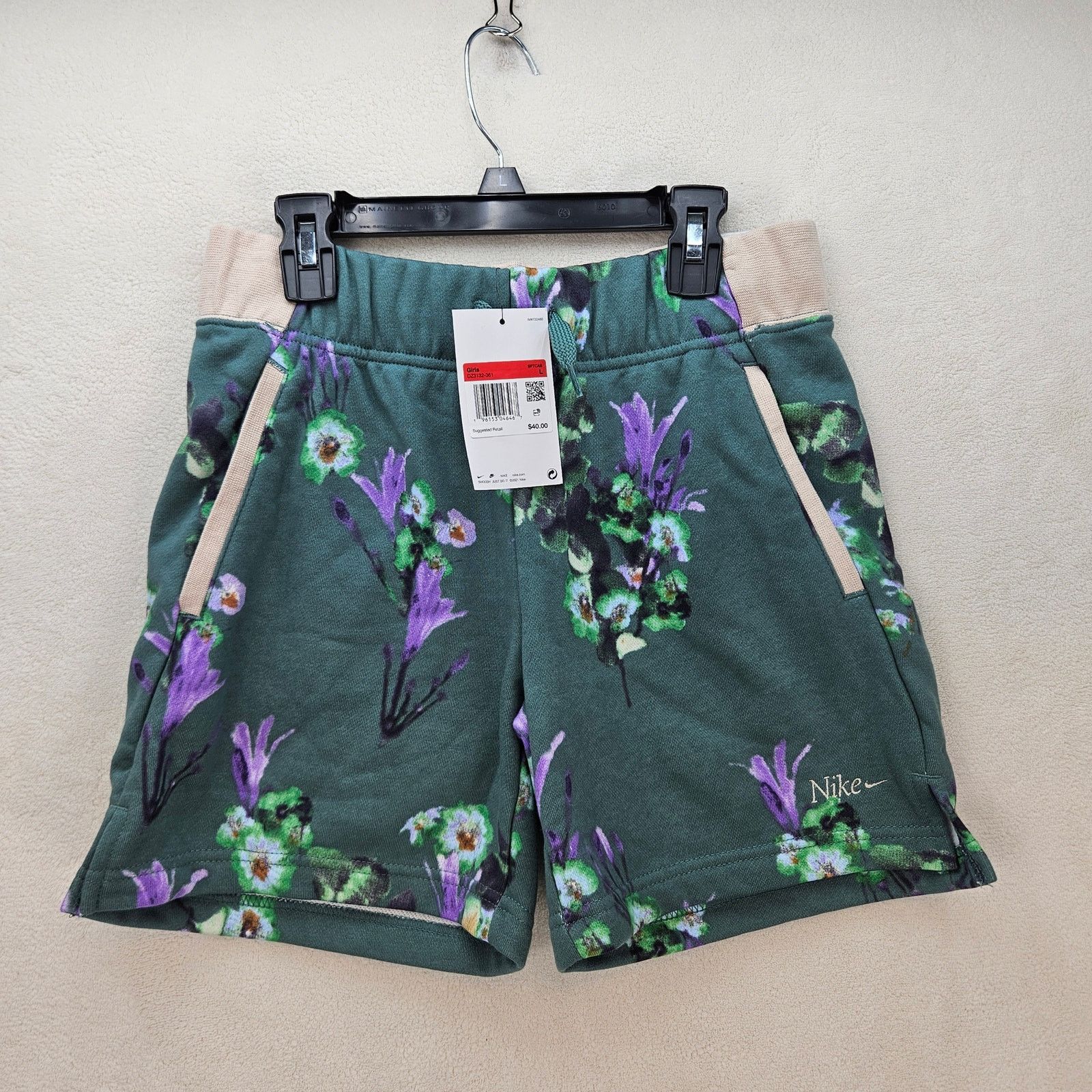 Nike NIKE SPORTSWEAR CLUB GIRLS LARGE FRENCH TERRY SHORTS GREEN Size 26" / US 2 / IT 38 - 1 Thumbnail