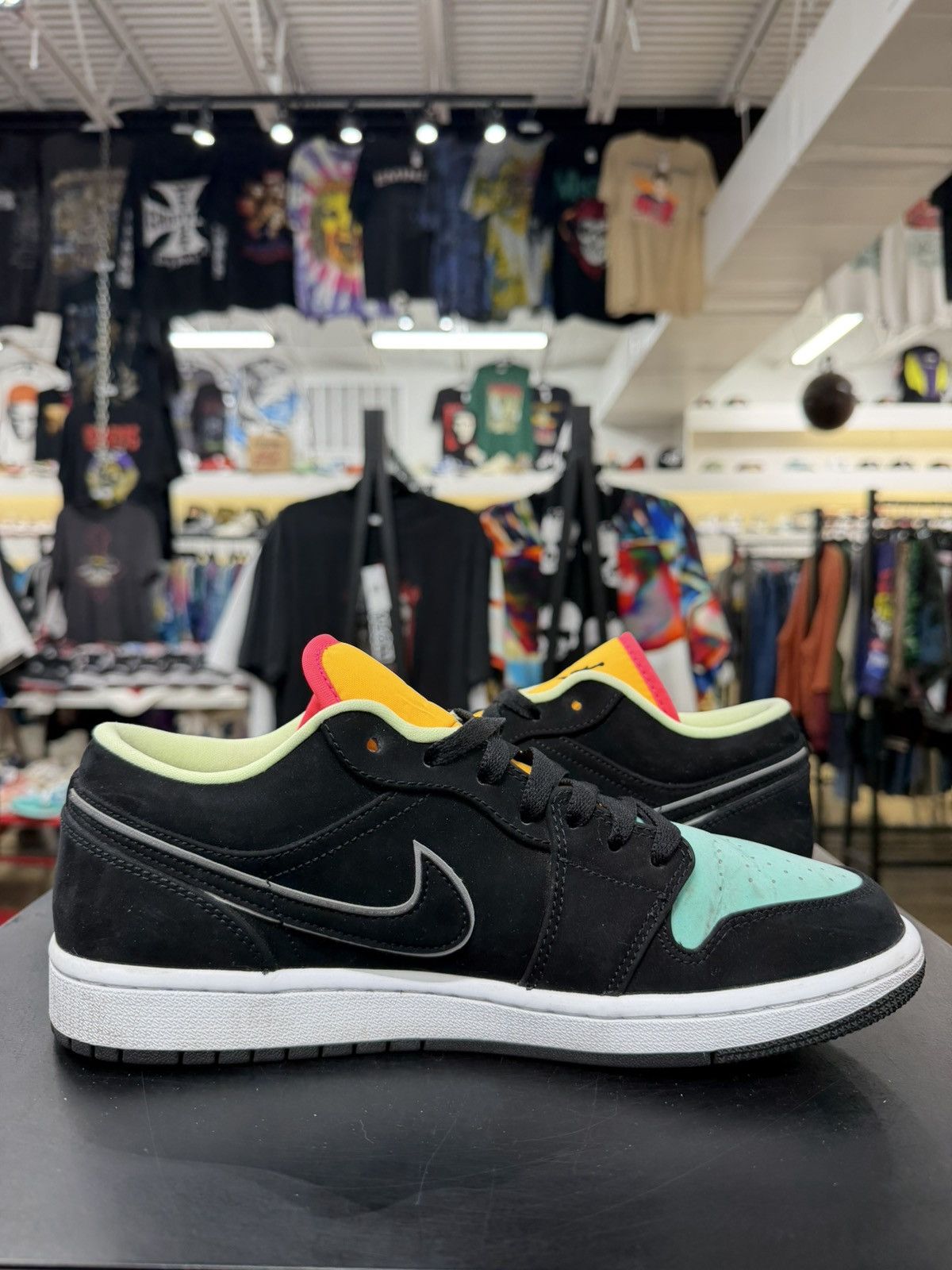 Jordan Brand Jordan 1 Low Black Aurora Green Laser Orange Size 9 (2020) Size US 9 / EU 42 - 3 Thumbnail