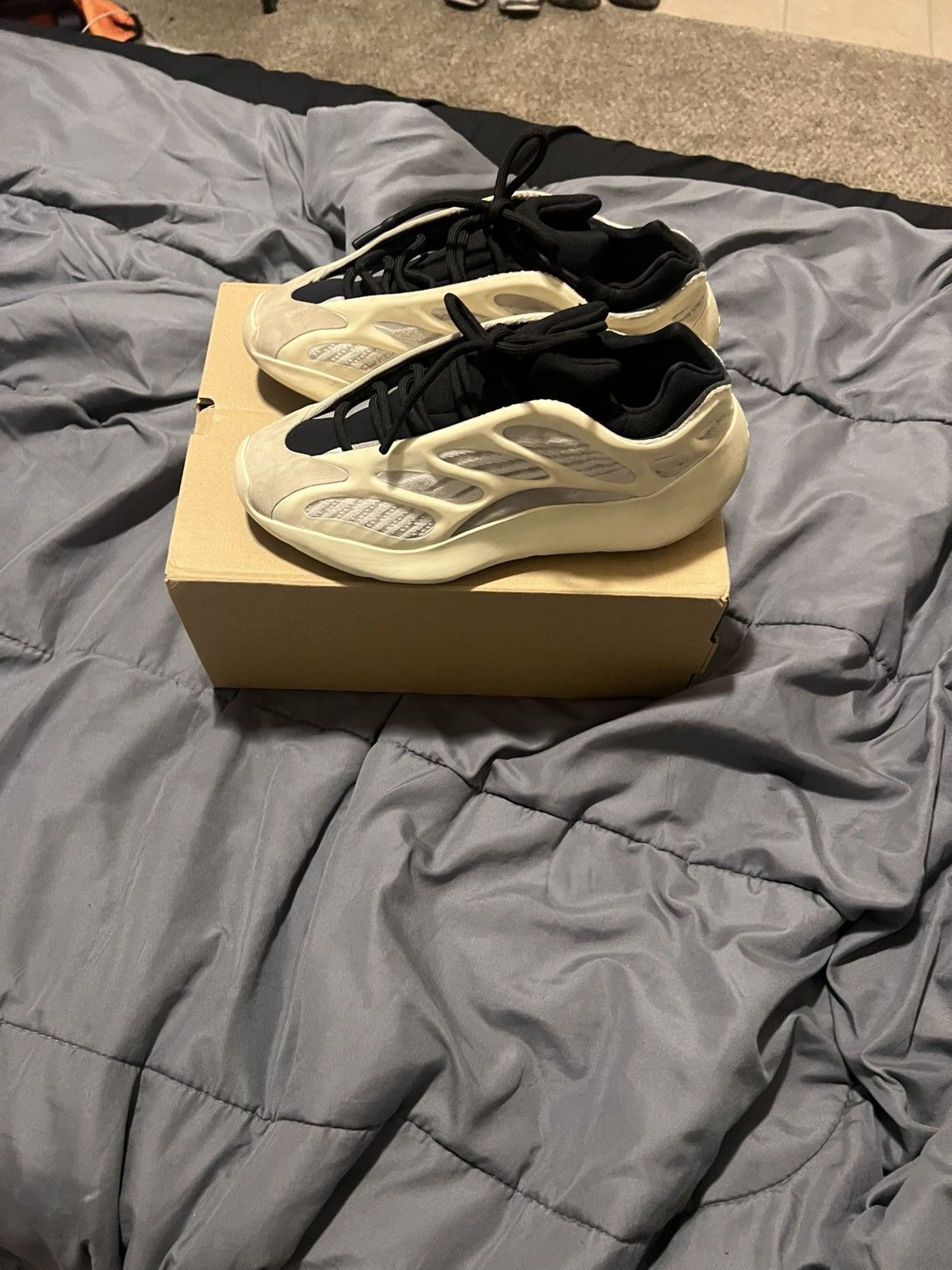 Adidas × Yeezy Yeezy 700 Azael Size US 8.5 / EU 41-42 - 2 Thumbnail