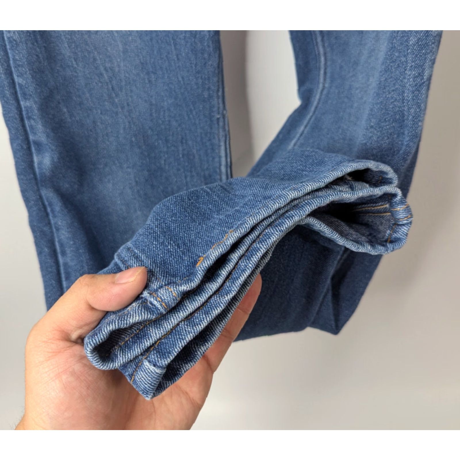 Levi's VINTAGE Levi's 547 Jeans Mens 31 Blue Denim 5-Pocket Straight 90s Boys? Size US 31 - 5 Thumbnail