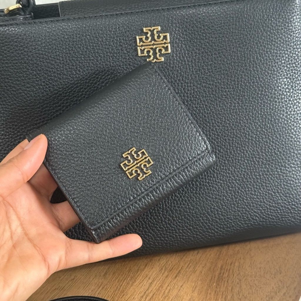 Tory Burch New Tory Burch Britten Compact Pebbled Leather Wallet in Bla Size ONE SIZE - 2 Thumbnail