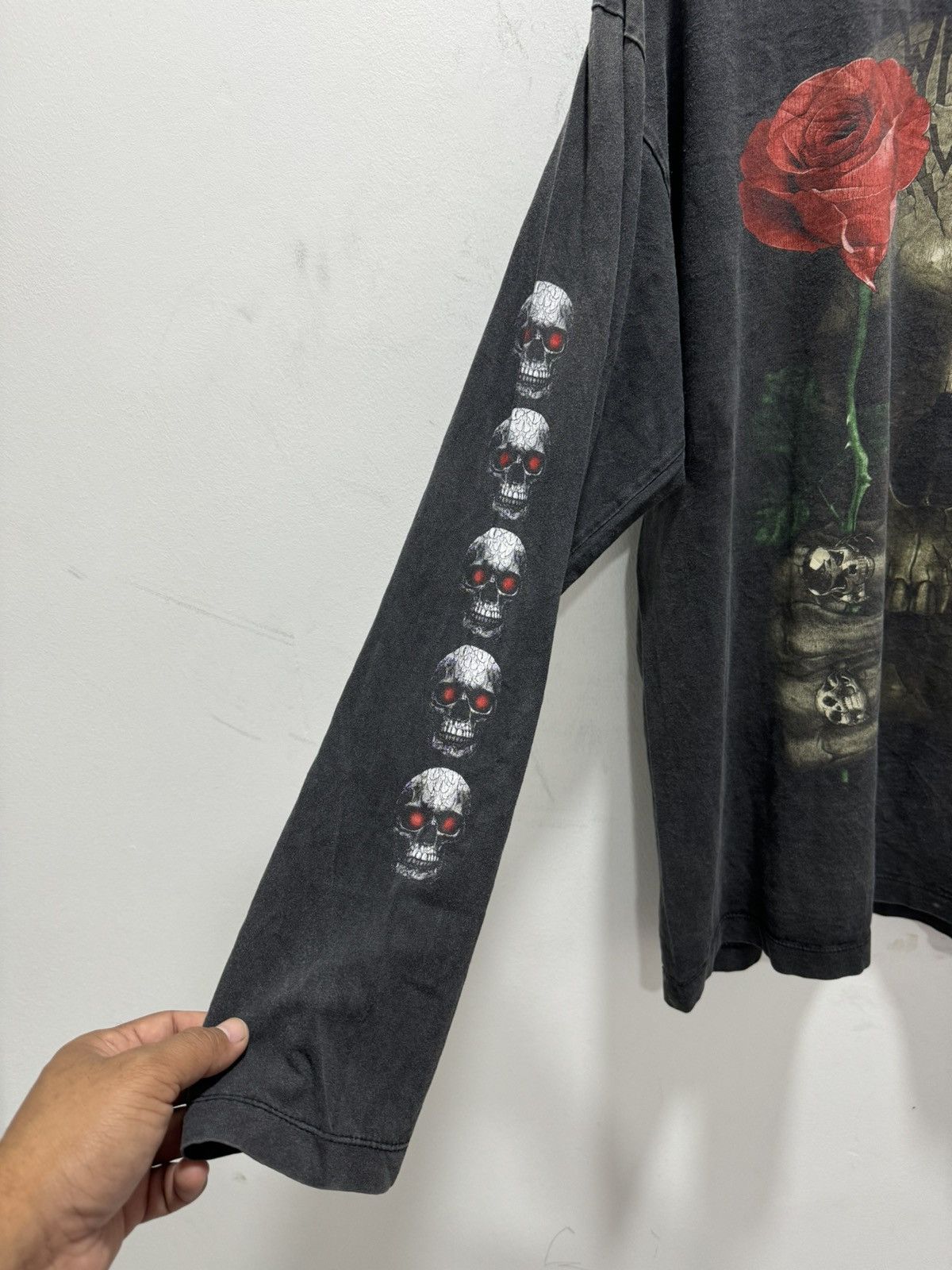 Vintage ROCK CHANG GUN n ROSES SKULLS MIRROR OVERPRINT BOOTLEG L/S Size US XL / EU 56 / 4 - 7 Thumbnail