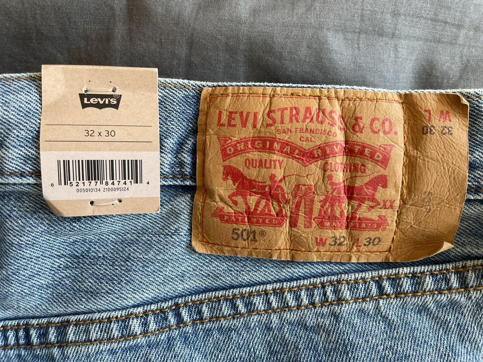 Levi's Levi’s 501 - light wash (never worn) Size US 32 / EU 48 - 4 Thumbnail