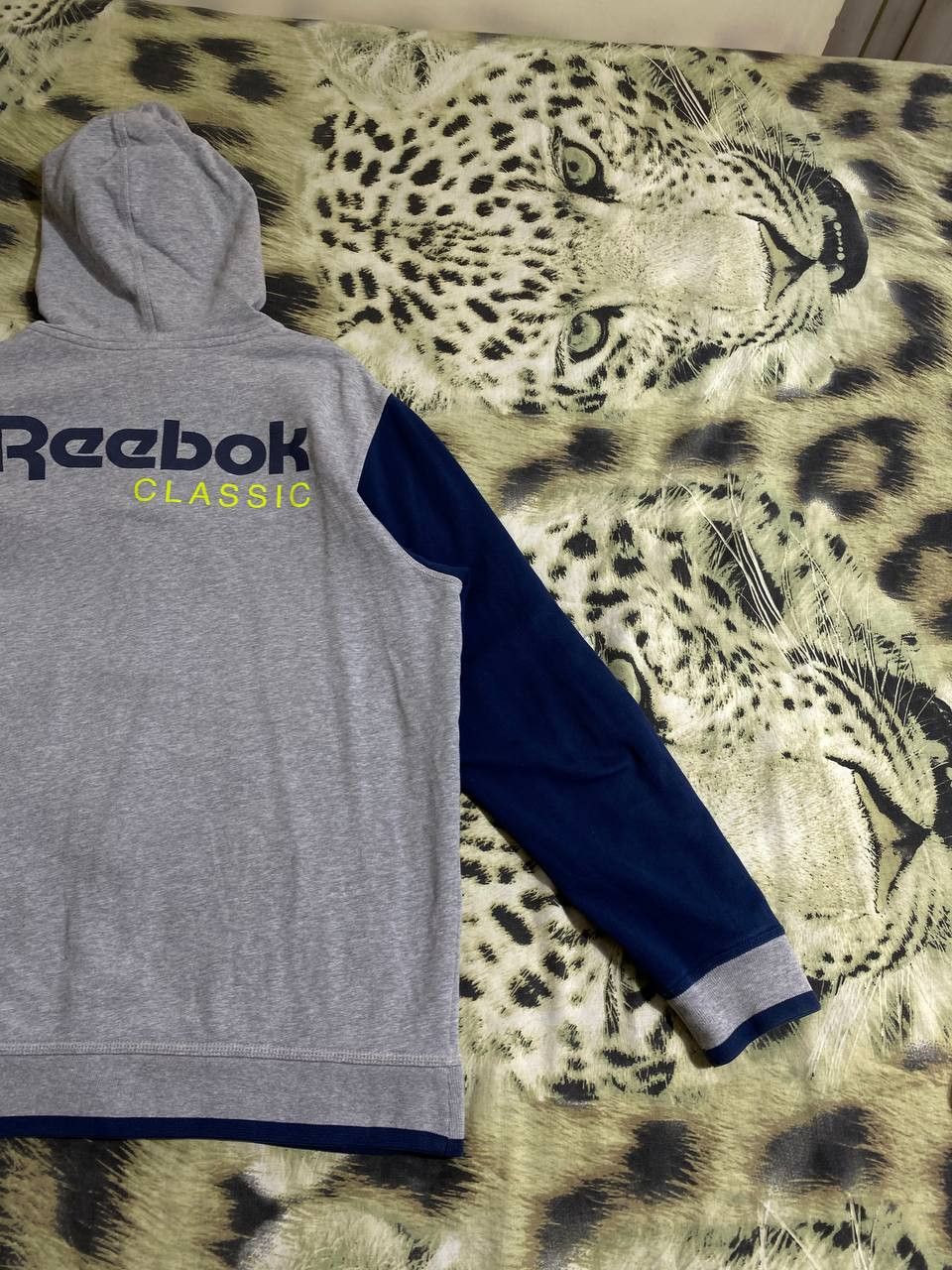 Reebok × Vintage Rare Vintage Reebok Big Logo Essentials Sweatshirt Size US L / EU 52-54 / 3 - 9 Thumbnail