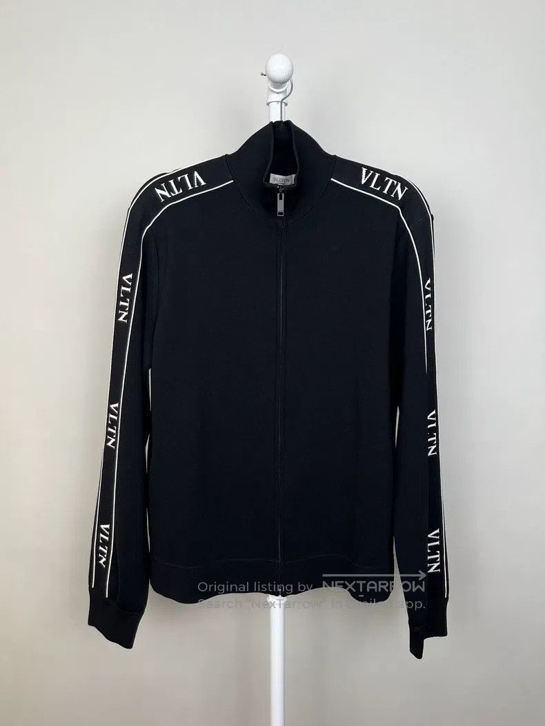 Valentino Logo set black versatile