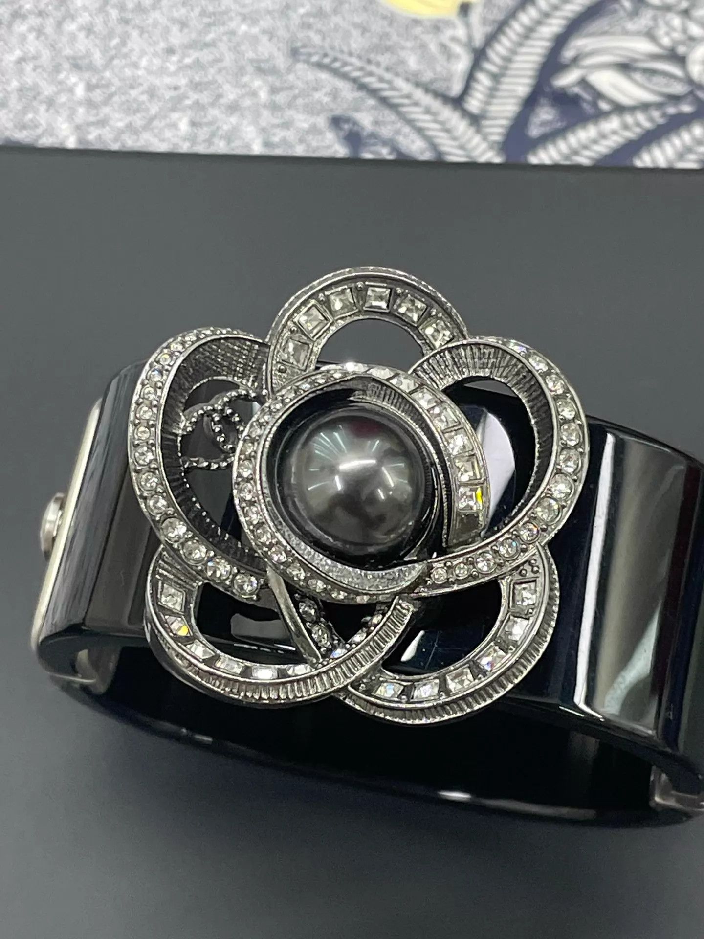 Chanel Chanel Black 3D Camellia Acrylic Bracelet Size ONE SIZE - 3 Thumbnail