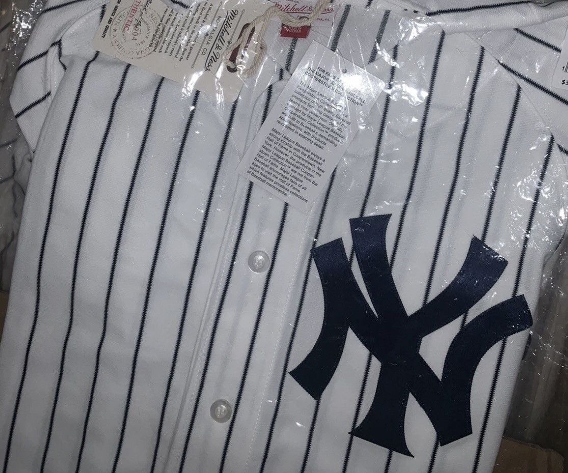 Mitchell & Ness Derek Jeter 1996 New York Yankees Mitchell & Ness Jersey Size US M / EU 48-50 / 2 - 4 Thumbnail