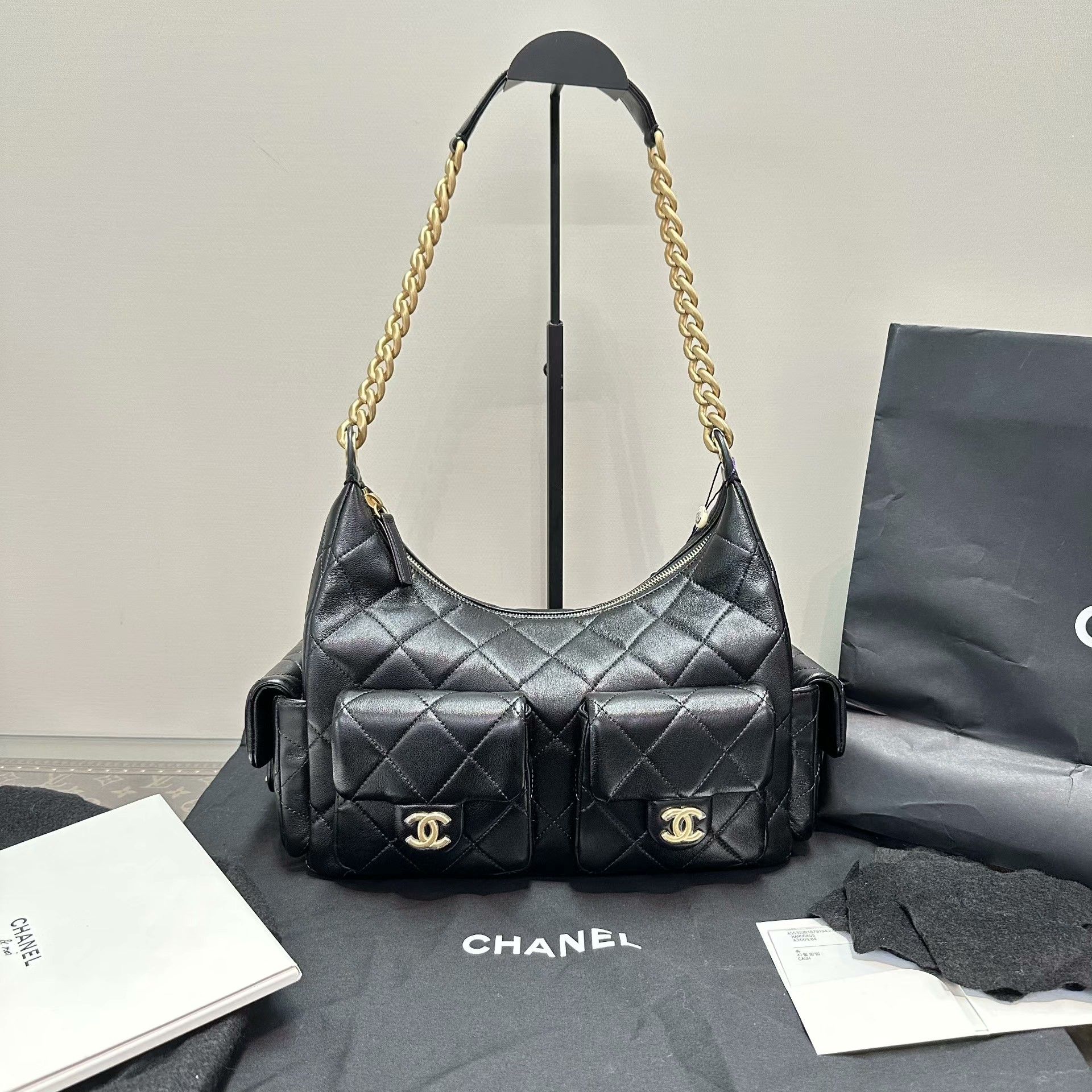 Chanel Pre-loved Bag Very good condition Size ONE SIZE - 1 Thumbnail
