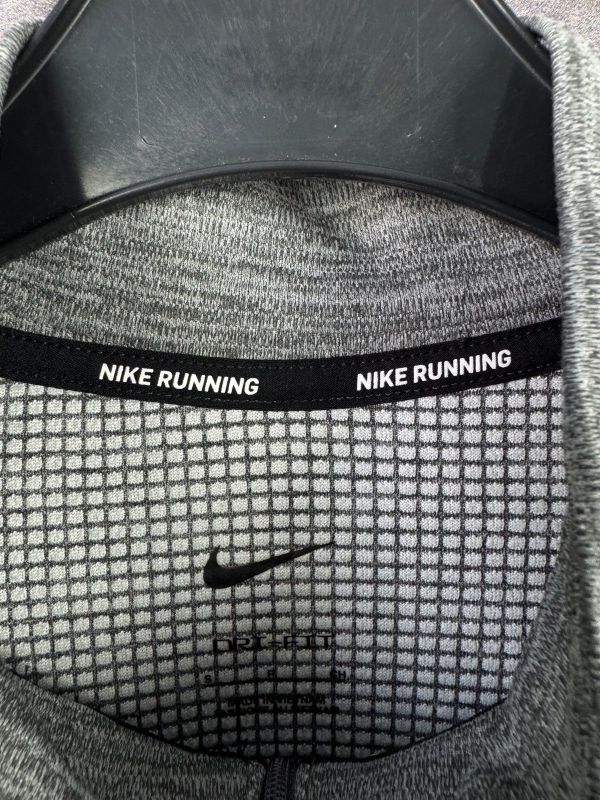 Nike Men’s Nike Running Dri-Fit Long Sleeve Shirt Sportswear Size US S / EU 44-46 / 1 - 7 Thumbnail