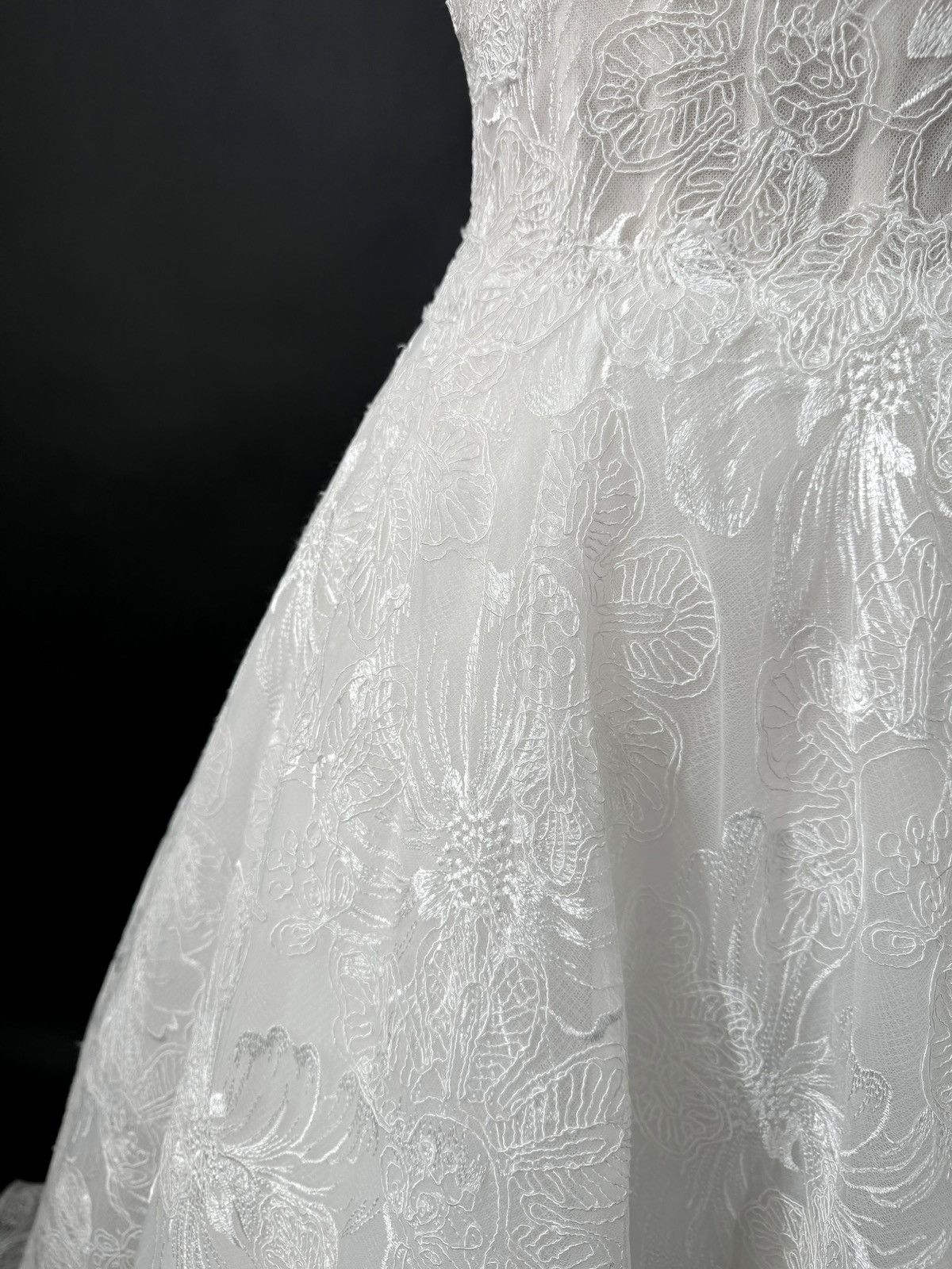 Other Preloved US 6 Anna Augusta Embroidery lace Bridal Gown Size M / US 6-8 / IT 42-44 - 5 Thumbnail