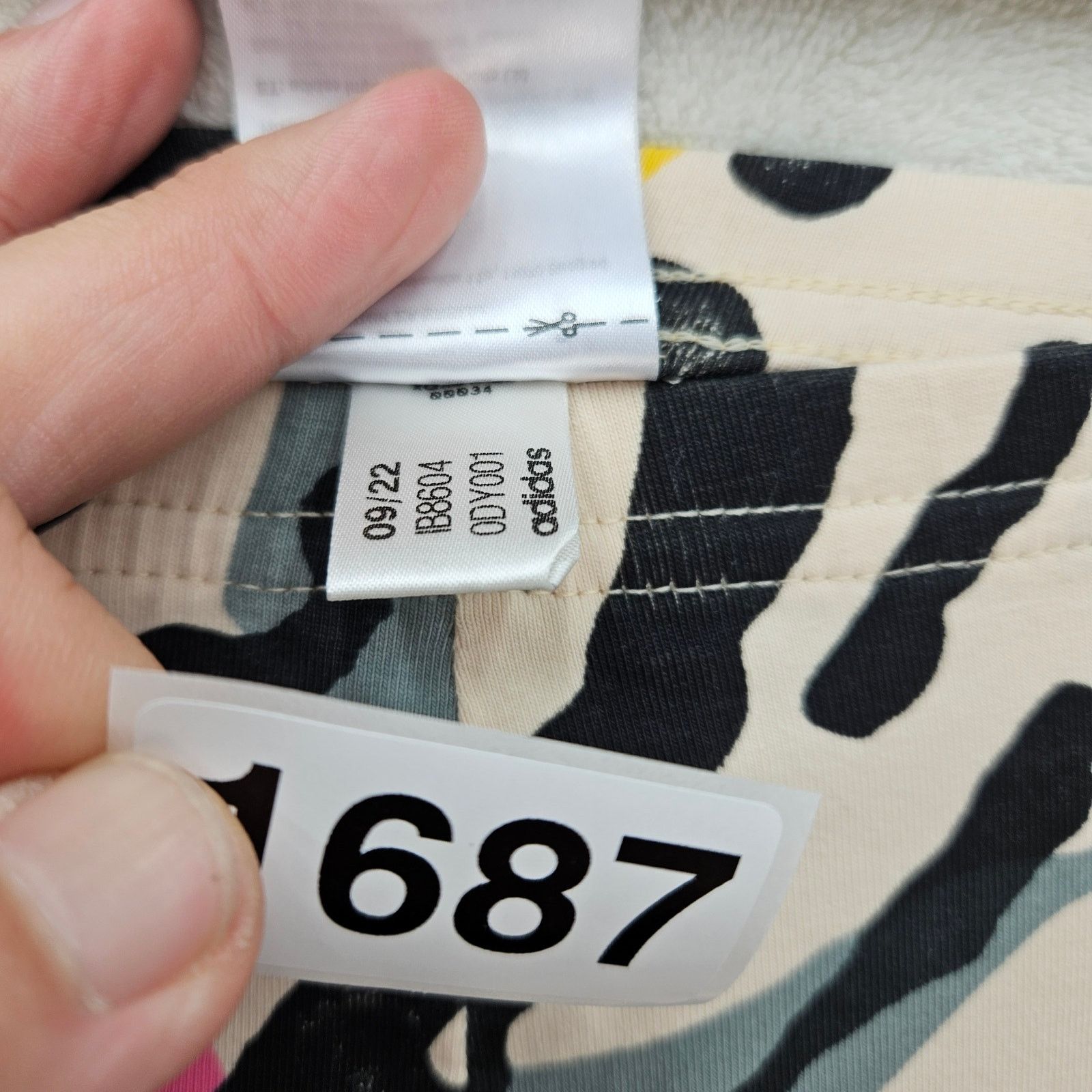 Adidas ADIDAS ORIGINALS GIRLS MEDIUM 11-12 YEAR OLD ANIMAL PRINT Size 25" / US 0 / IT 36 - 6 Thumbnail
