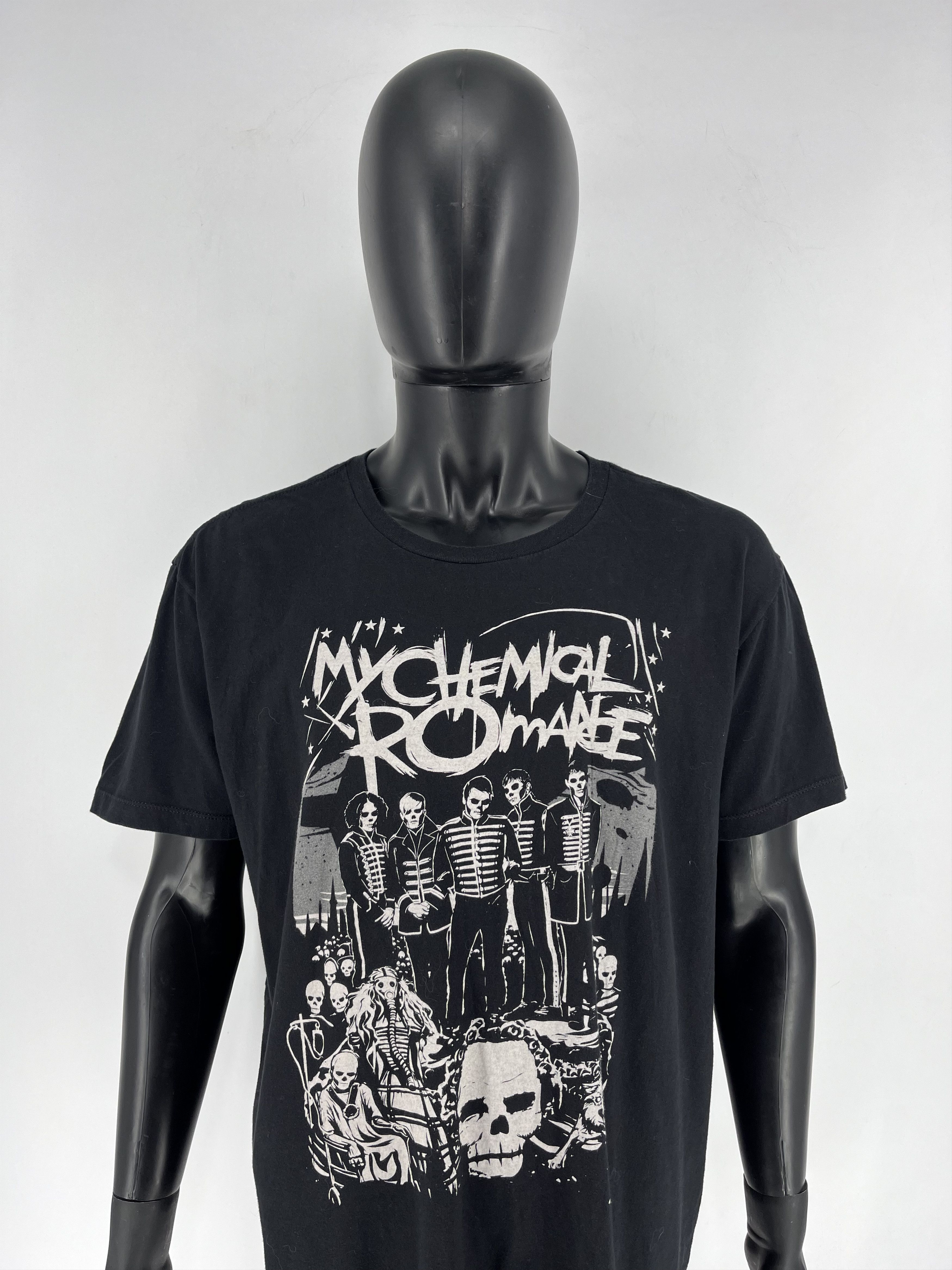 Band Tees × Vintage My Chemical Romance Vintage Y2K Rock Band Tee Size US XL / EU 56 / 4 - 1 Thumbnail