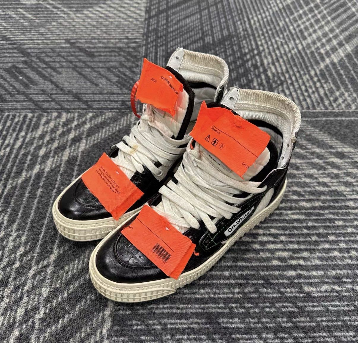 Off-White Off-White Court 3.0 Black and White High-top Sneakers J42 Size US 5 / IT 35 - 1 Thumbnail