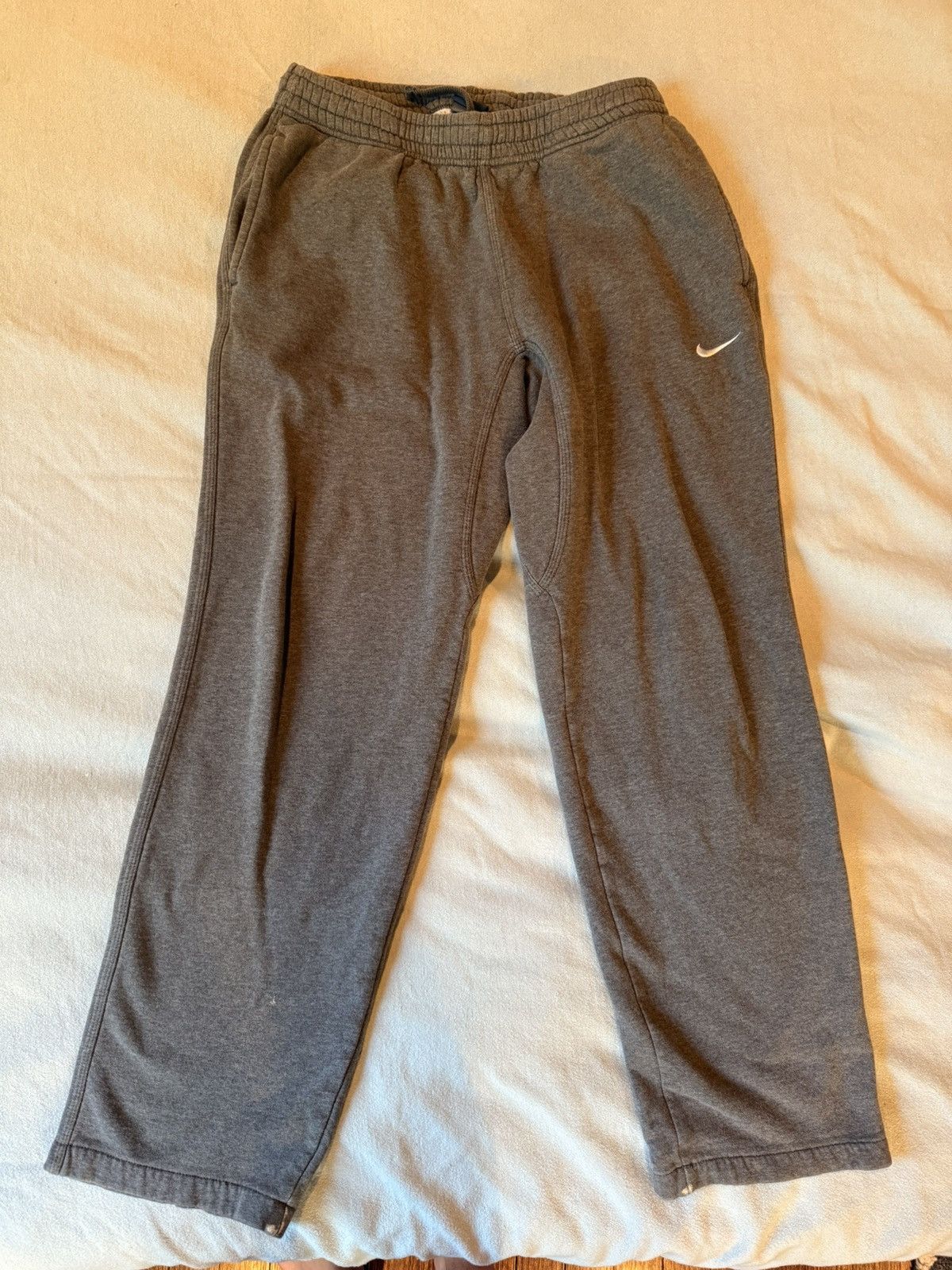 Nike Grey nike sweatpants size medium Size US 32 / EU 48 - 1 Thumbnail
