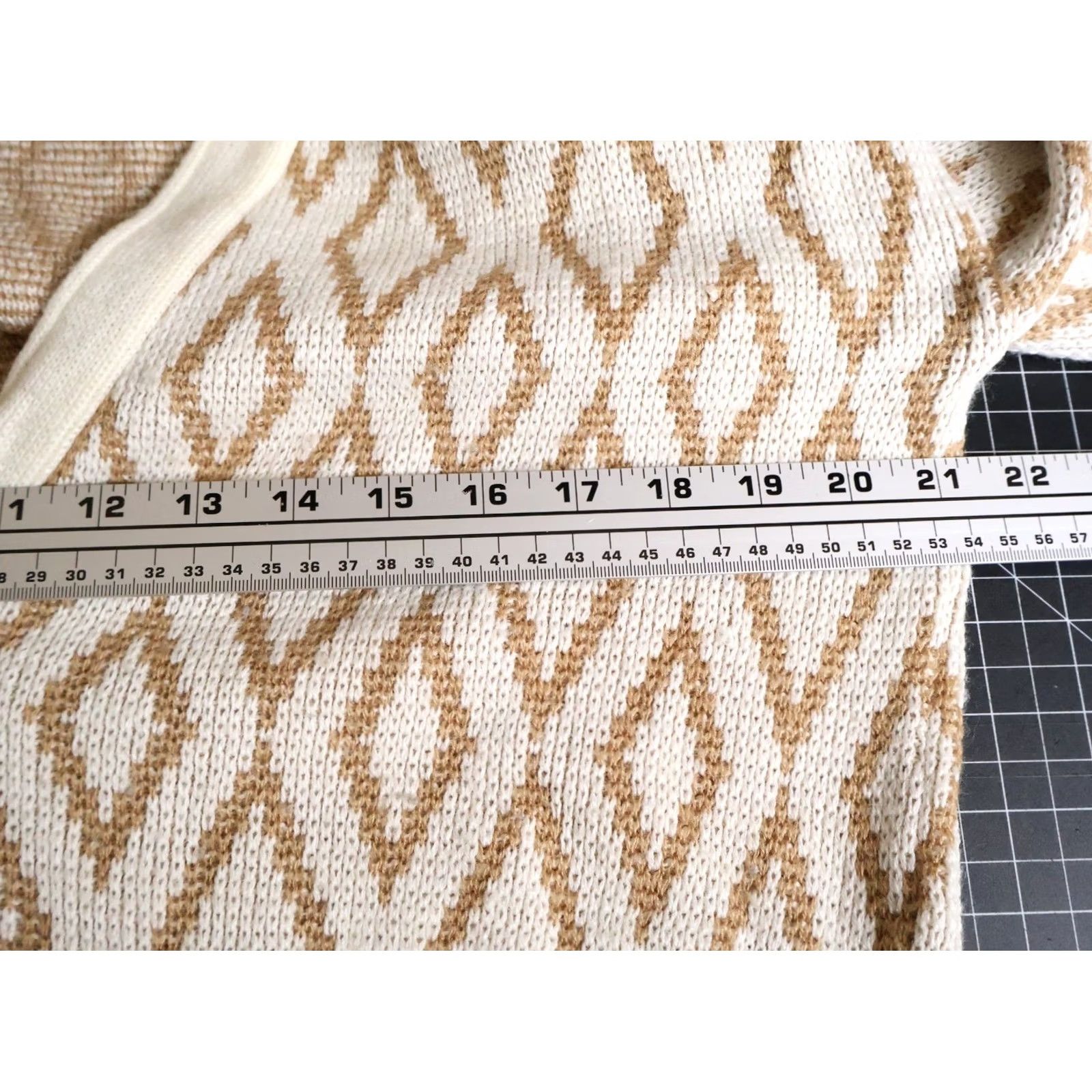 Vintage VINTAGE Boundary Waters Cardigan Womens Medium Ivory Diamond Pattern Sweater 90s Retro Geometric Knit Wool Blend V-Neck Long Sleeve Size M / US 6-8 / IT 42-44 - 6 Thumbnail