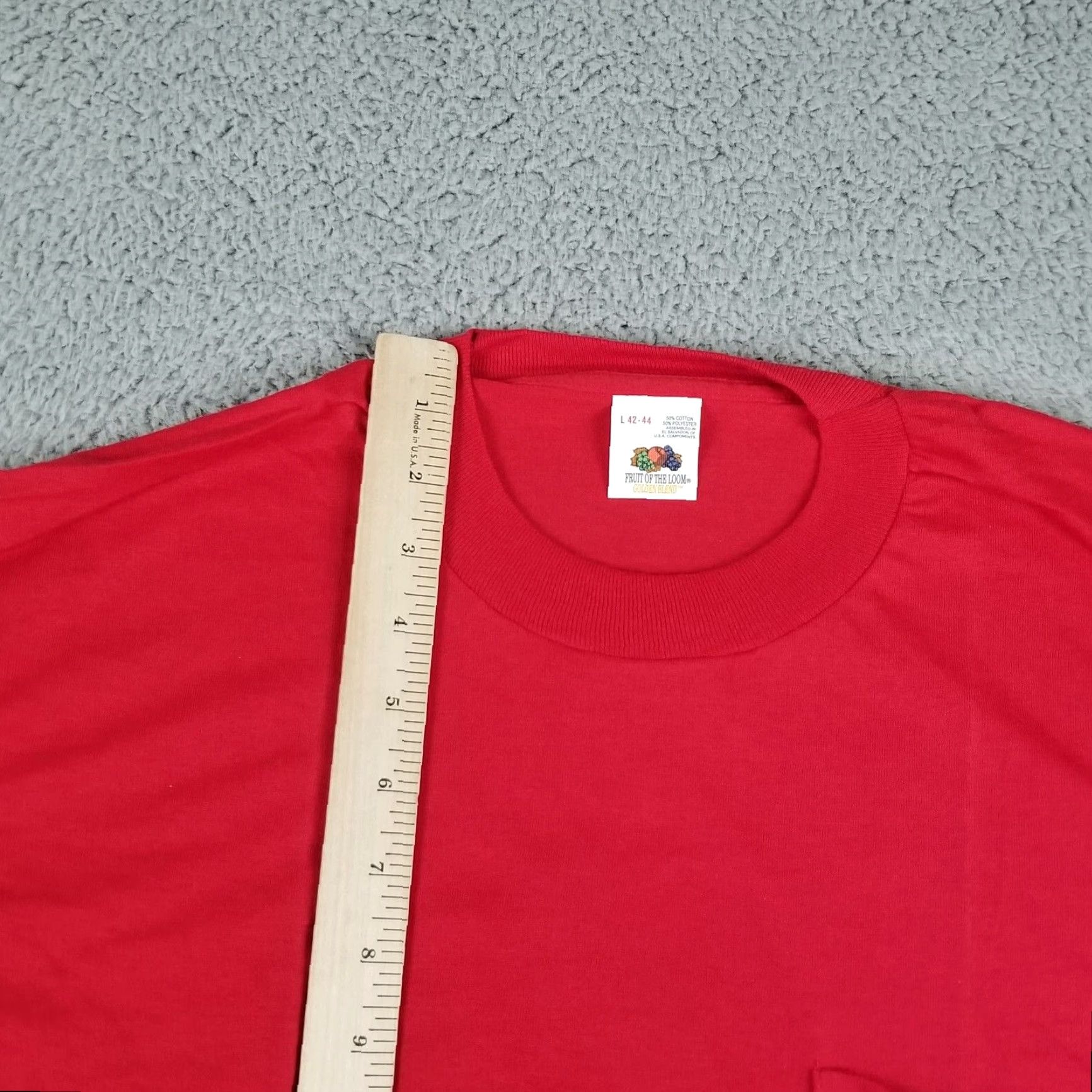 Fruit Of The Loom VINTAGE Fruit of the Loom T-Shirt Adult Large Red Pocket 90s Grunge 1994 USA Mens Size US L / EU 52-54 / 3 - 4 Thumbnail