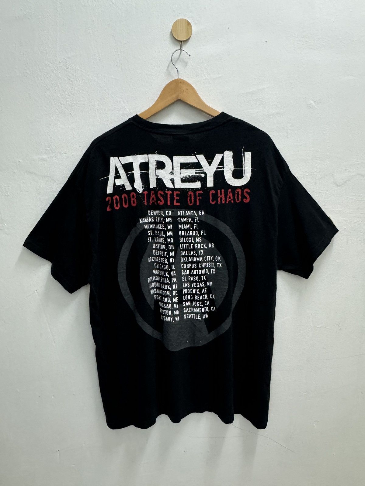 Band Tees VINTAGE ATREYU TOUR 2008 TASTE OF CHAOS TEE Size US XL / EU 56 / 4 - 2 Thumbnail