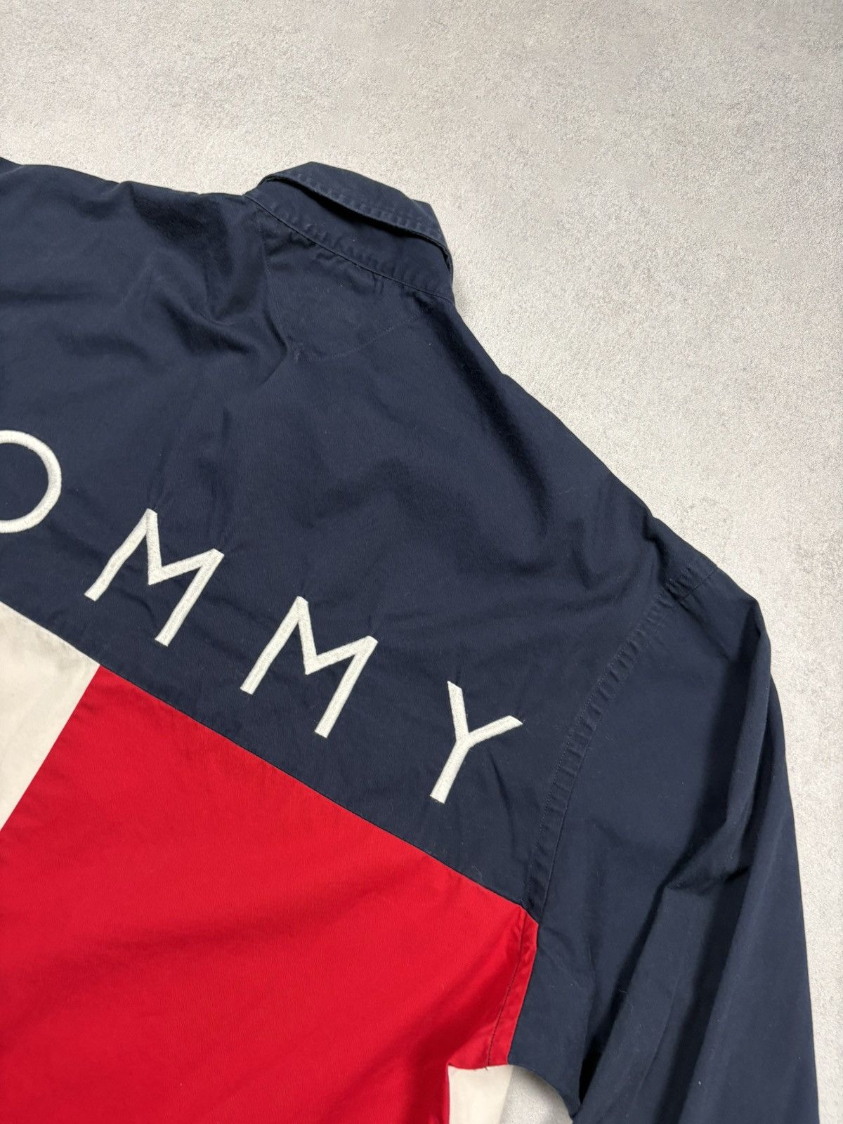 Tommy Hilfiger Vintage Tommy Hilfiger Big Flag Block 90s Shirt Saipan M Y2K Size US M / EU 48-50 / 2 - 6 Thumbnail