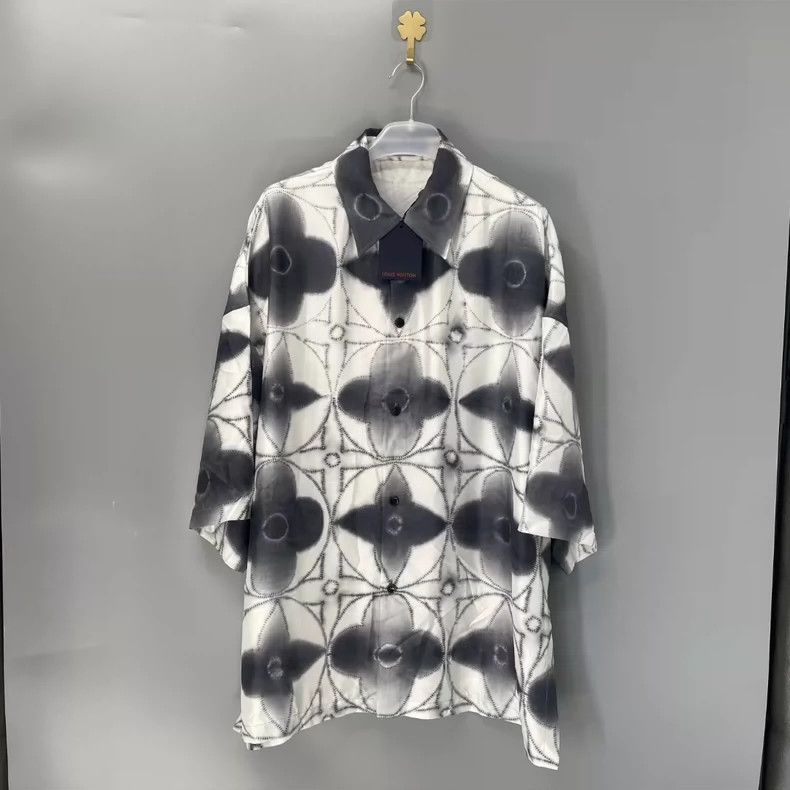 Louis Vuitton Louis Vuitton Mulberry silk full logo three-flower short-sl Size US XL / EU 56 / 4 - 1 Thumbnail