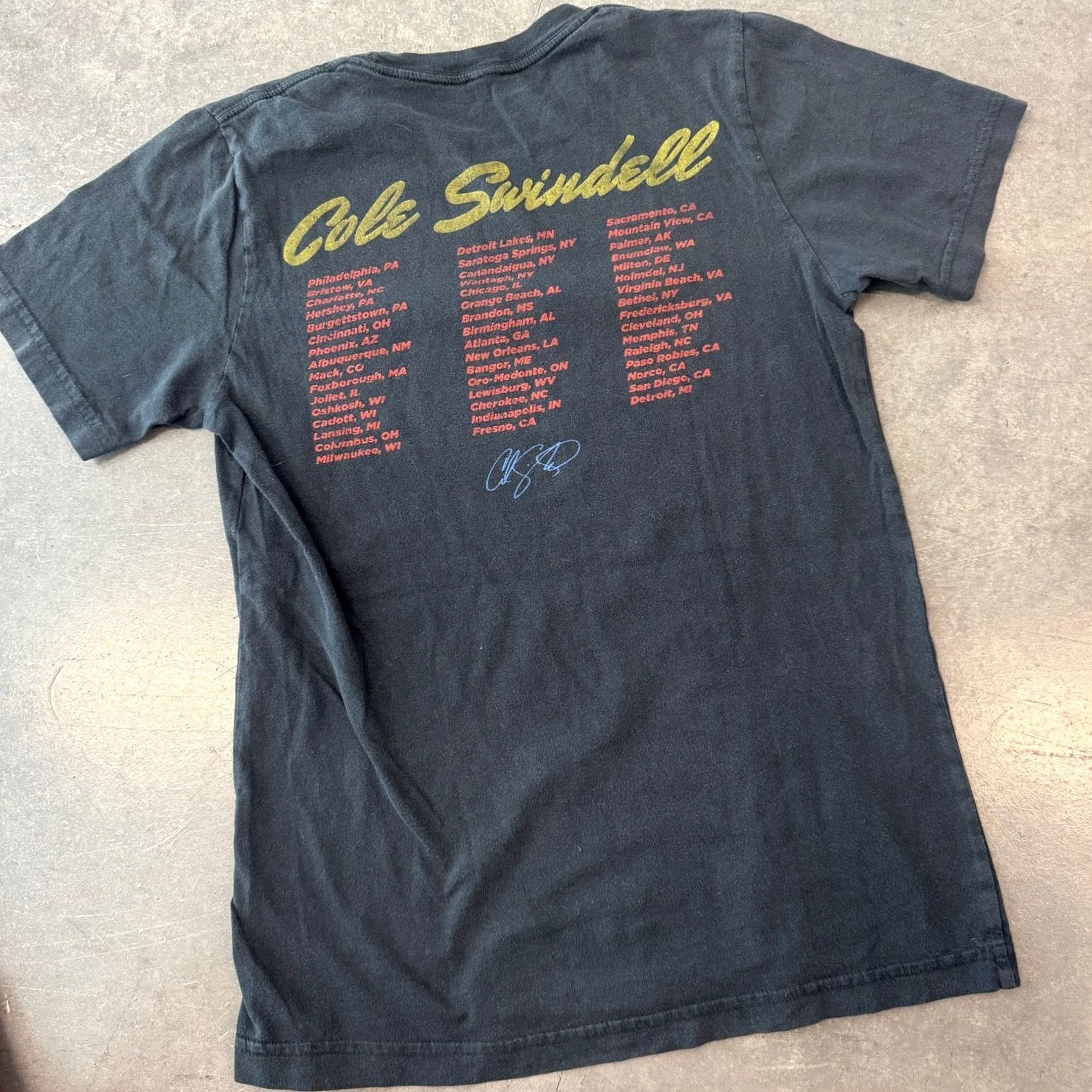 Vintage VINTAGE Cole Swindell On Tour Crewneck Concert Graphic Tee Black S Women Size S / US 4 / IT 40 - 2 Thumbnail