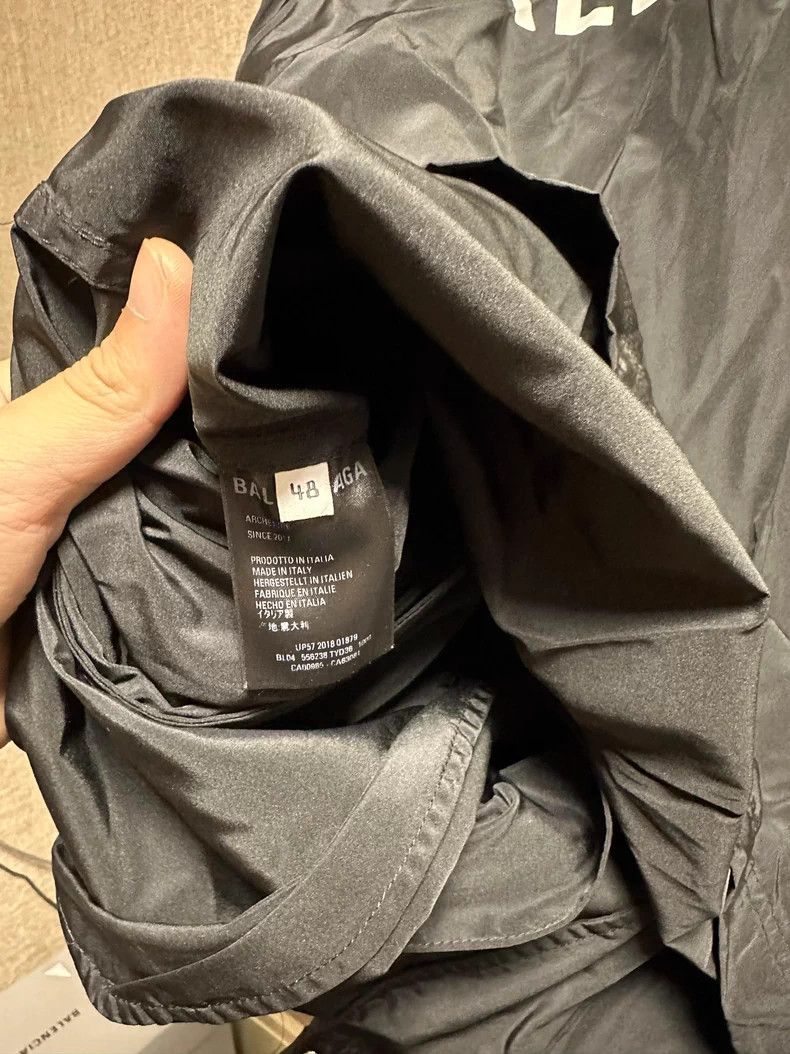 Balenciaga Balenciaga Large Back Logo Windbreaker Raincoat Jacket Size US M / EU 48-50 / 2 - 4 Thumbnail
