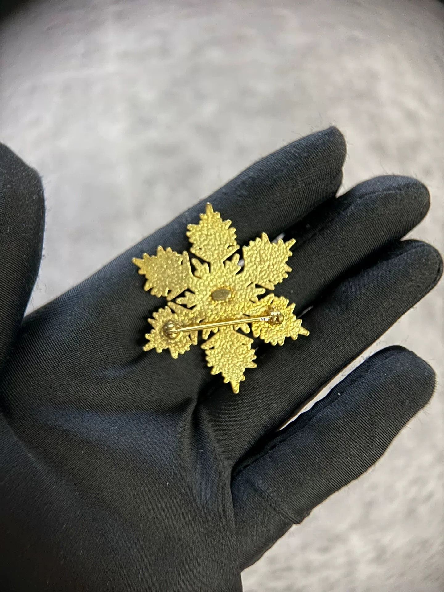 Chanel Chanel Gold Snowflake Logo Brooch Size US XXS / EU 40 - 2 Thumbnail