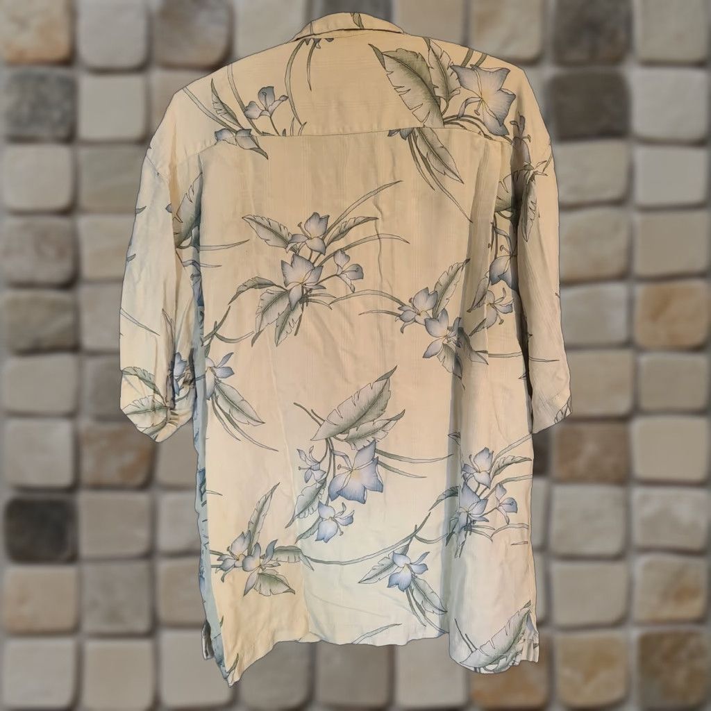 Tommy Bahama VINTAGE Tommy Bahama Shirt L Silk Hawaiian Camp Floral Short Sleeve Men Blues on Beige 90s Surf California Beach Relax Mens Shirt Size US L / EU 52-54 / 3 - 1 Thumbnail