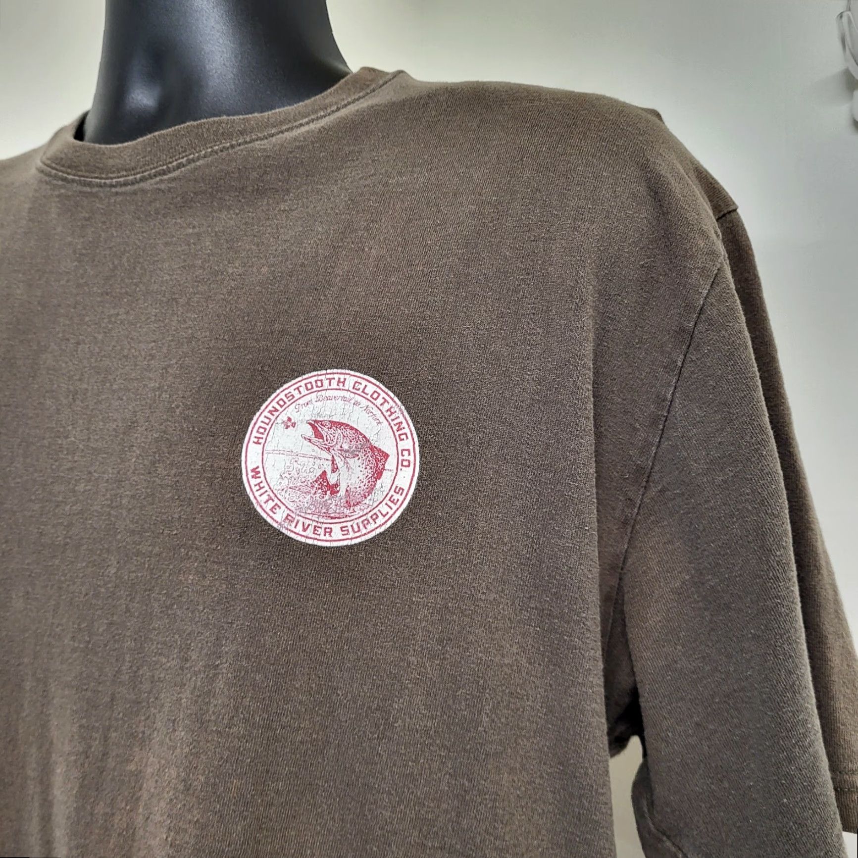 CO Houndstooth Clothing Co T-Shirt Men XL Red Trout White River Fishing EUC Graphic Print Short Sleeve Crew Neck Waterways Theme Mens Toys? Size US XL / EU 56 / 4 - 4 Thumbnail
