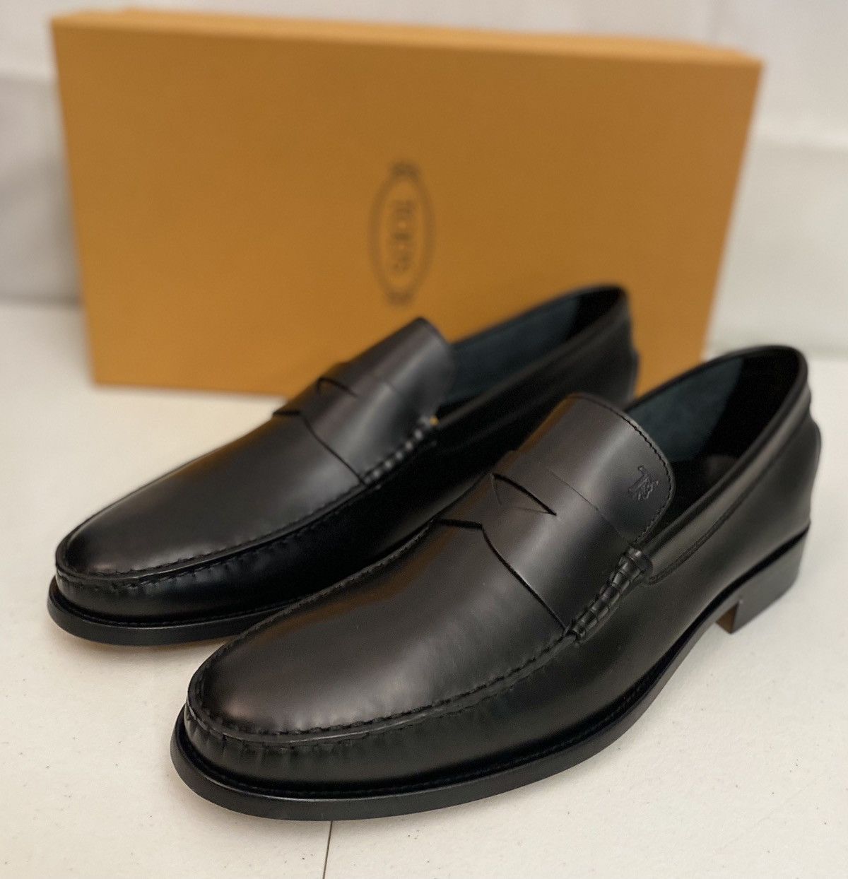 Tod's Tod’s 🇮🇹 Black Calf Leather Logo Emboss Devon Loafer 11 New Size US 11 / EU 44 - 1 Thumbnail