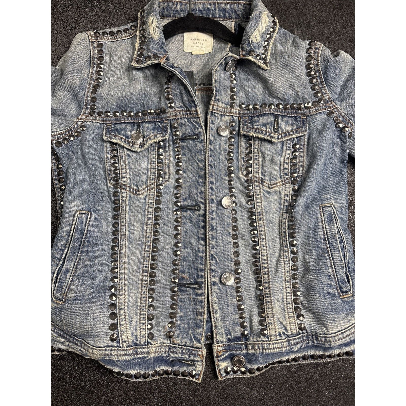 American Eagle Outfitters American eagle Studded jean jacket Size XS Distressed Denim Size S / US 4 / IT 40 - 3 Thumbnail