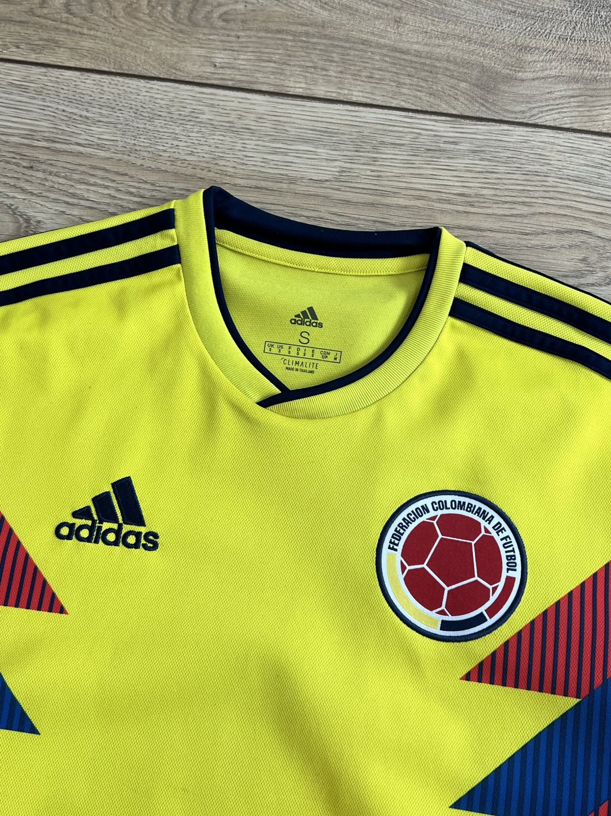 Adidas Adidas Colombia National Team 2018 Home Soccer Jersey Size S Size US S / EU 44-46 / 1 - 2 Thumbnail