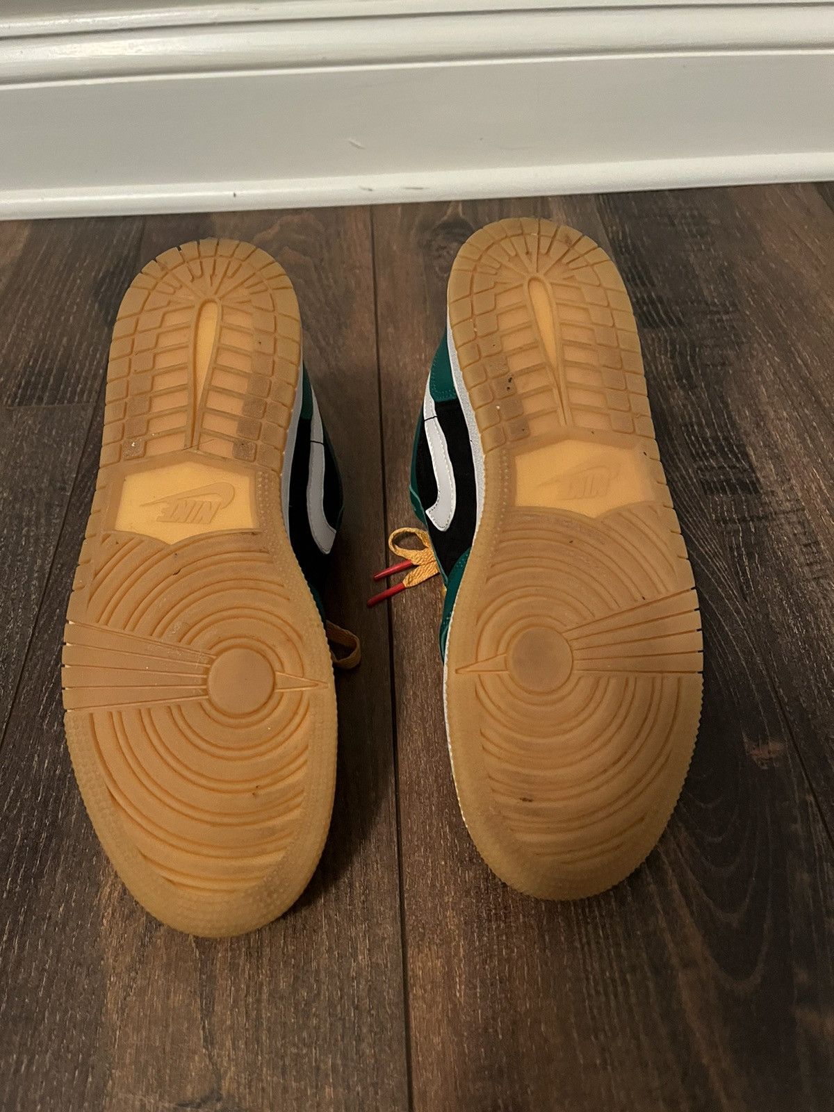 Jordan Brand × Nike Air Jordan 1 Low SE Holiday Special (2022) Size US 7 / EU 40 - 5 Thumbnail