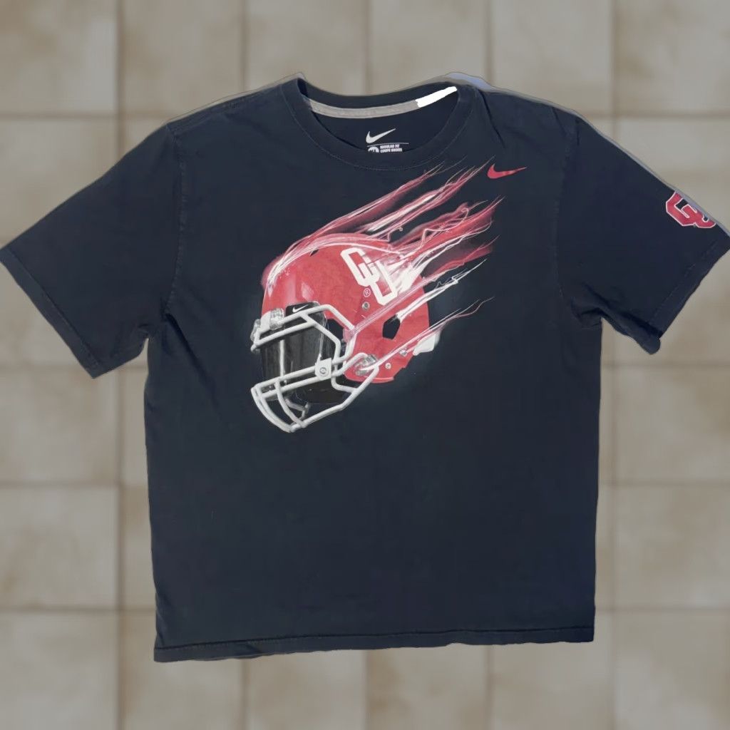 Nike Nike Oklahoma Sooners College Football Helmet Black Tshirt XL Men Short Sleeve Crew Neck Logo University Size US XL / EU 56 / 4 - 1 Thumbnail