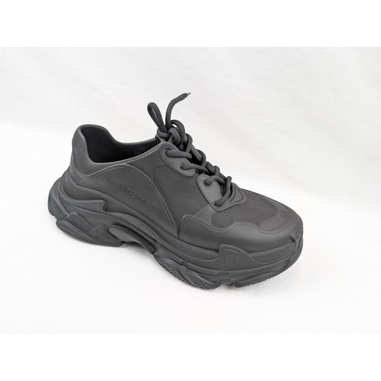 Balenciaga o1rshd1 Molded Triple S Sneakers in Black Size US 11 / EU 44 - 2 Thumbnail