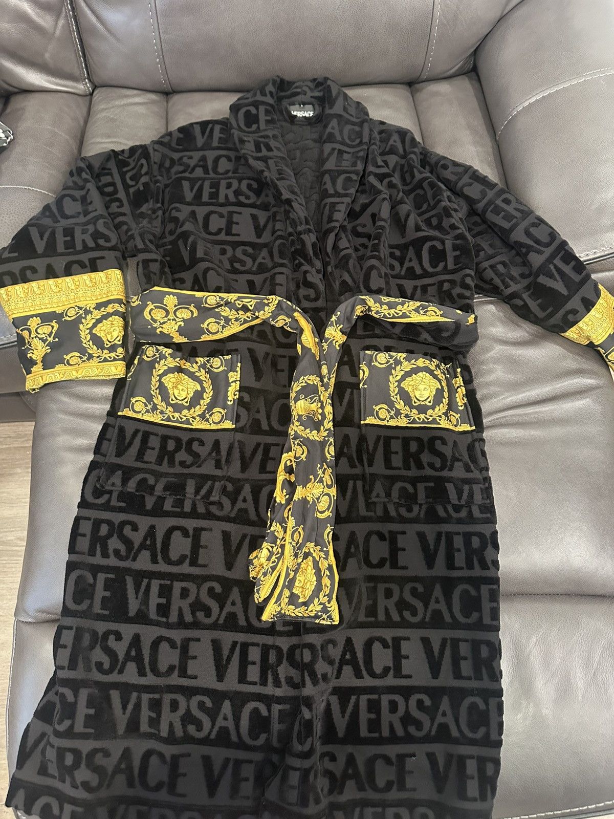 Versace Versace black & yellow bathrobe Never used Authentic Size L / US 10 / IT 46 - 7 Thumbnail