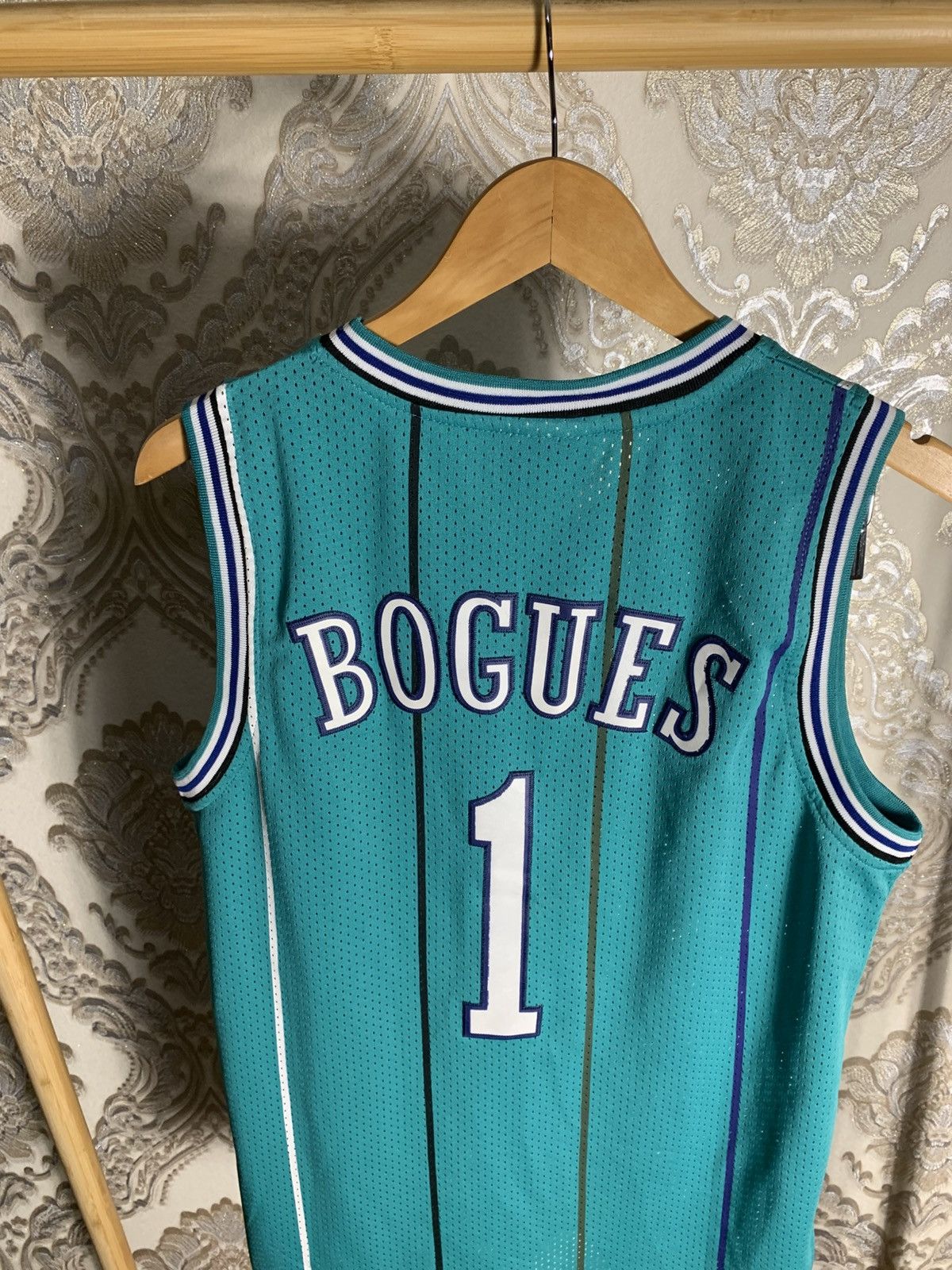 Adidas VINTAGE AFIDAS ORIGINAL CHARLOTTE RETRO NBA JERSRY Y2K 90s Size US S / EU 44-46 / 1 - 6 Thumbnail