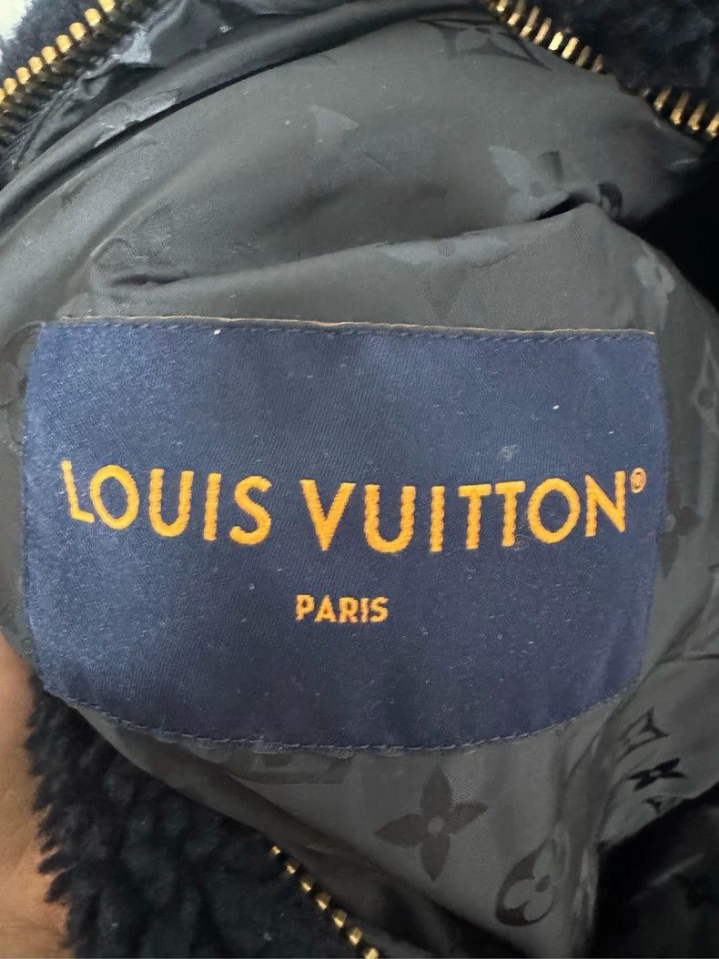 Louis Vuitton Louis Vuitton Dark blue teddy fleece jacket Size US XL / EU 56 / 4 - 4 Thumbnail