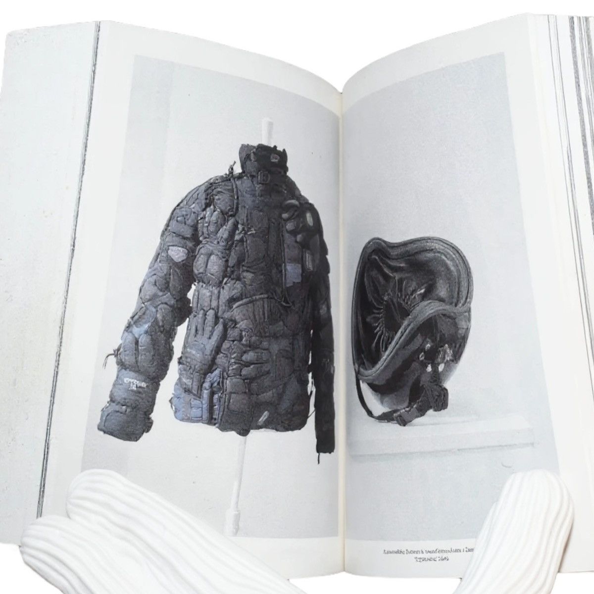 Maison Margiela Margiela 20th Anniversary Cream Magazine 2008 900-Page Book Size ONE SIZE - 21 Thumbnail