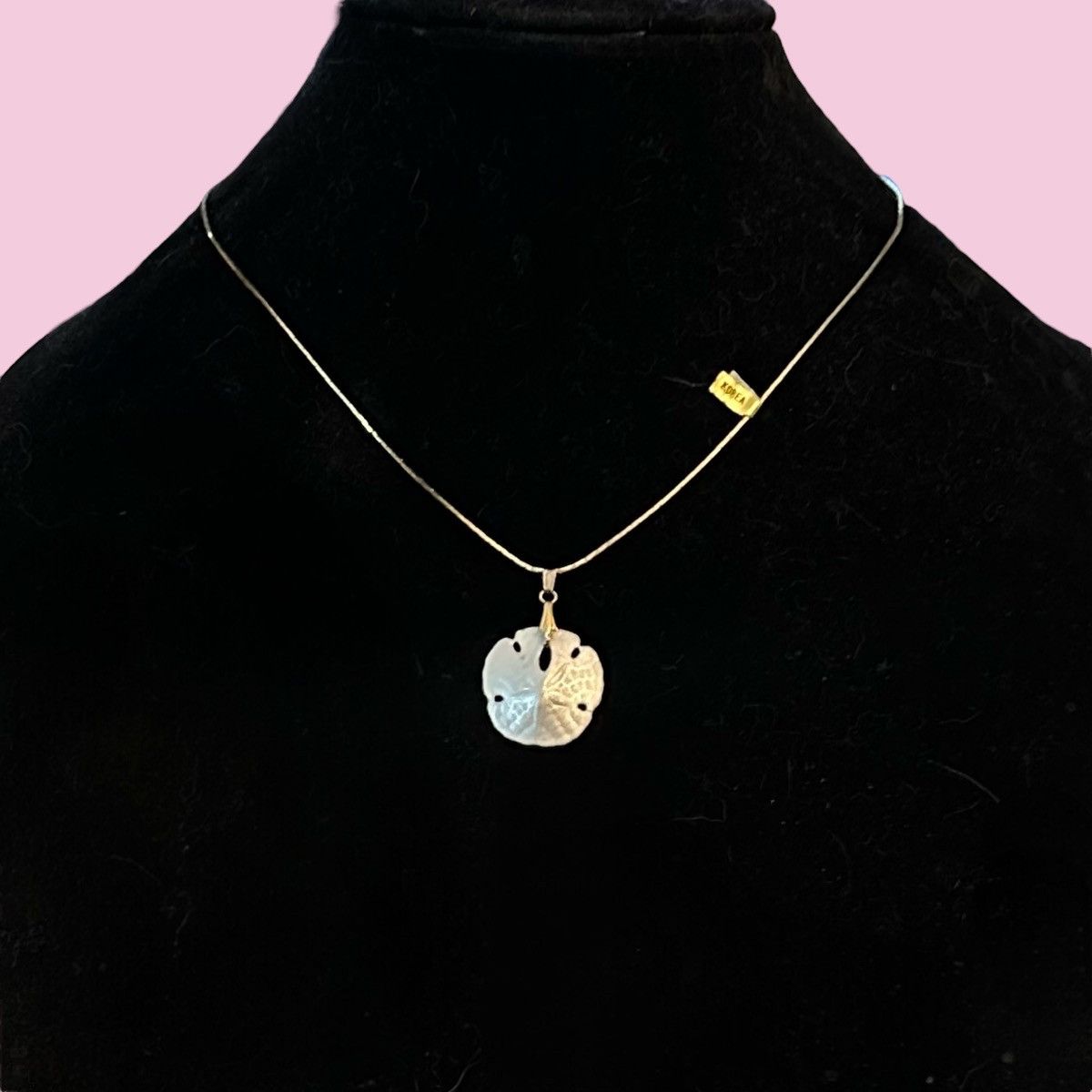 Vintage Vintage gold tone sand dollar pendant necklace Size ONE SIZE - 1 Thumbnail