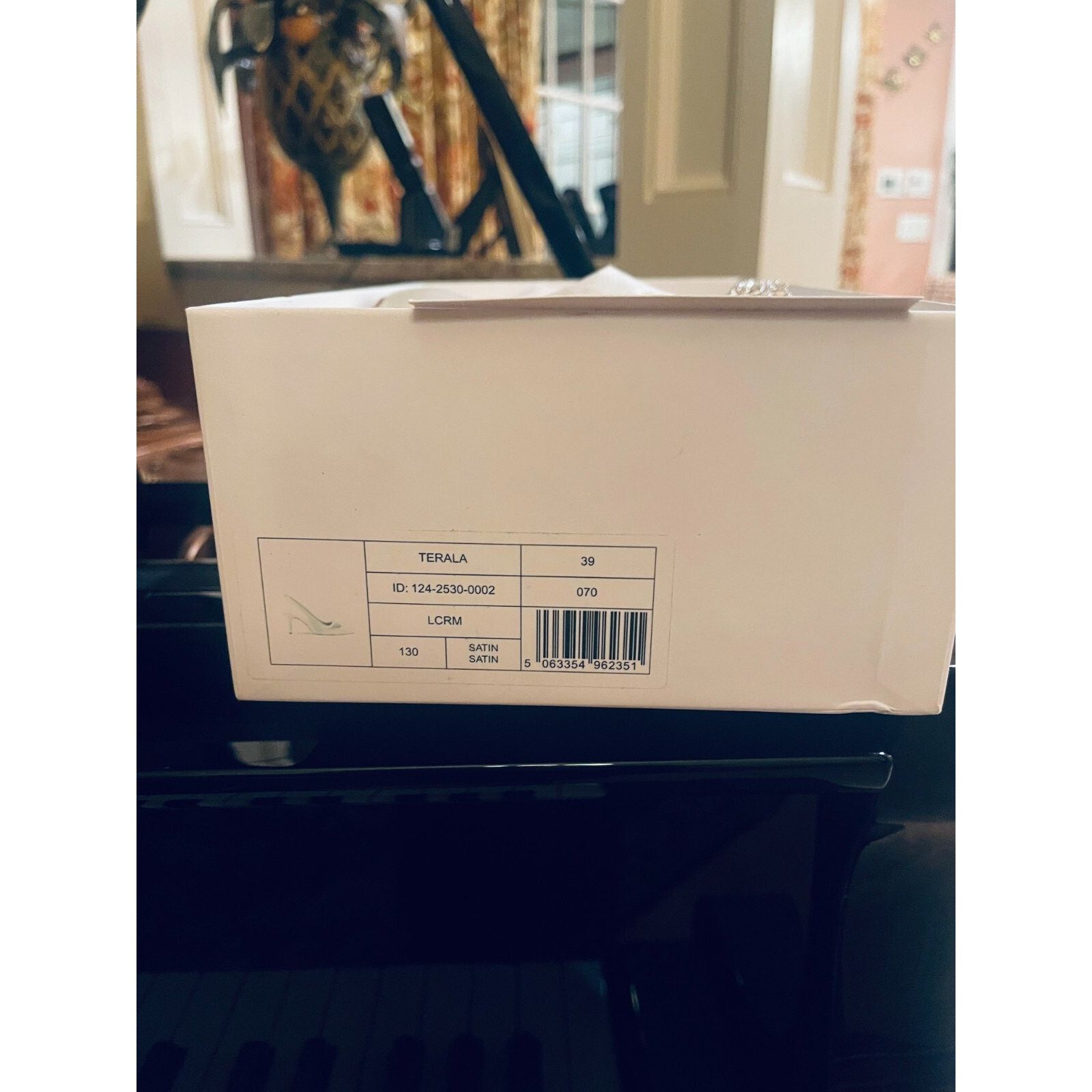 Manolo Blahnik Manolo Blahnik Terala 70mm, Size 39 European size Size US 9 / IT 39 - 10 Thumbnail