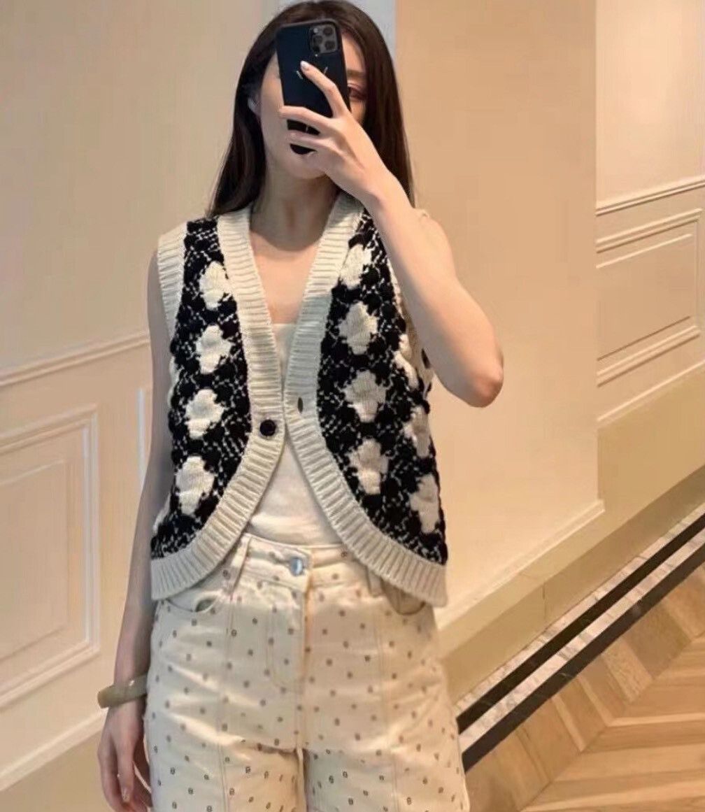 Chanel Chanel 21A Black White Knit Vest Size XXS / US 00 / IT 34 - 1 Thumbnail