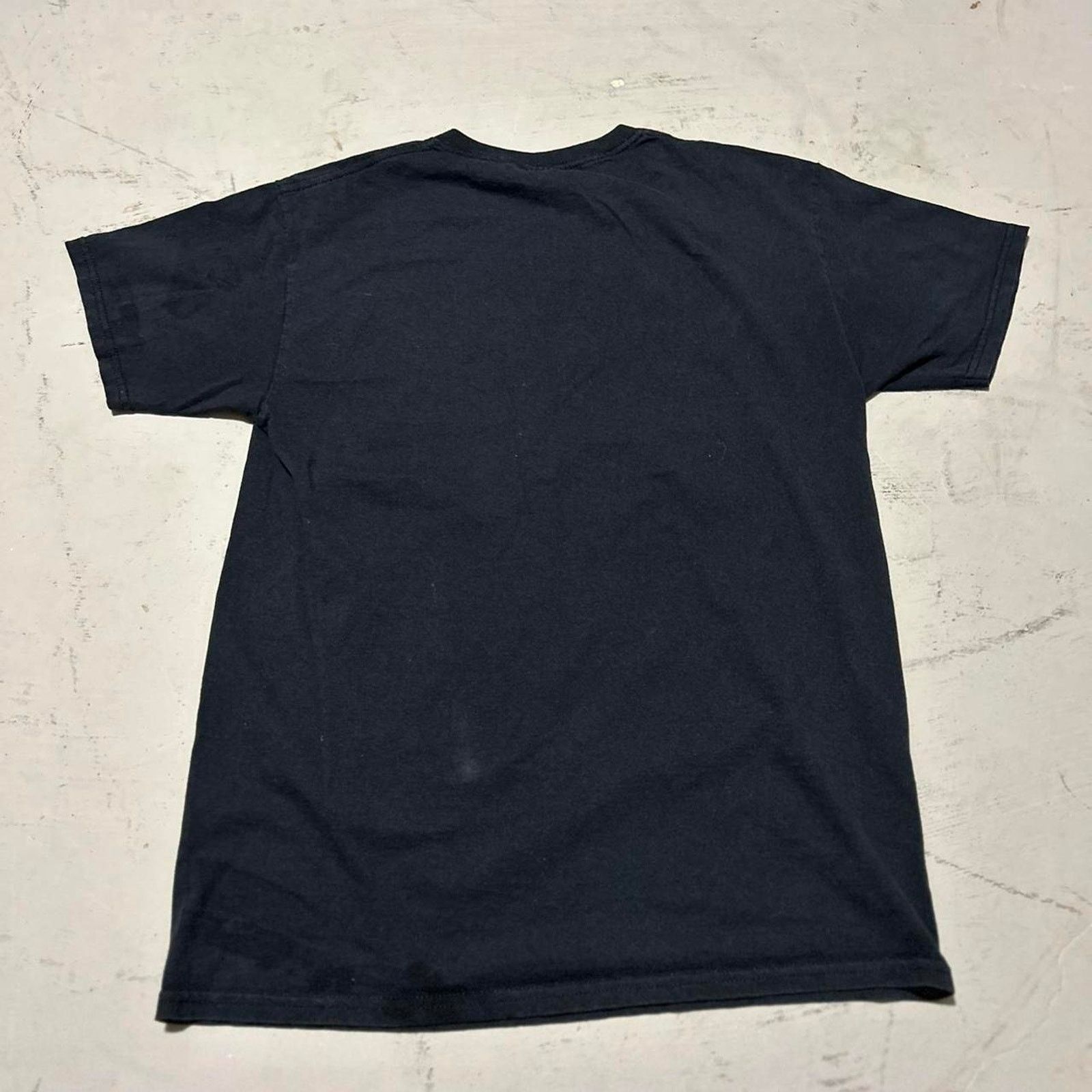 Fruit Of The Loom **Crazy Black and Purple Lightning Wolf Howling Graphic Tee* Size US M / EU 48-50 / 2 - 4 Thumbnail