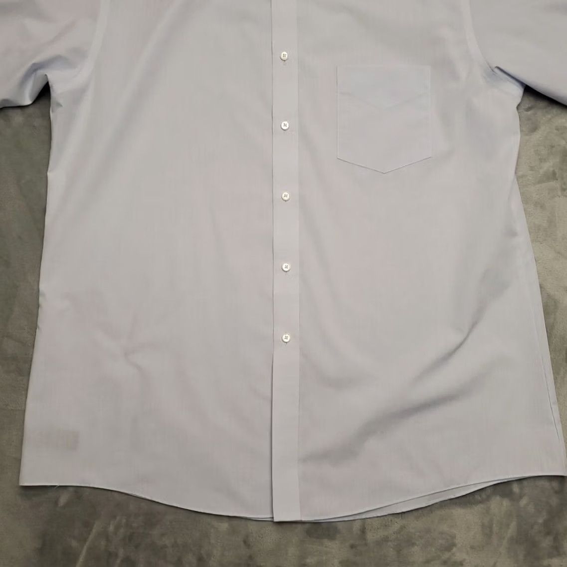 Vintage VINTAGE Towncraft Shirt Mens L Blue Short Sleeve Button-Up Collared Classic Broadcloth Cotton Polyester Solid Mens Size US L / EU 52-54 / 3 - 2 Thumbnail