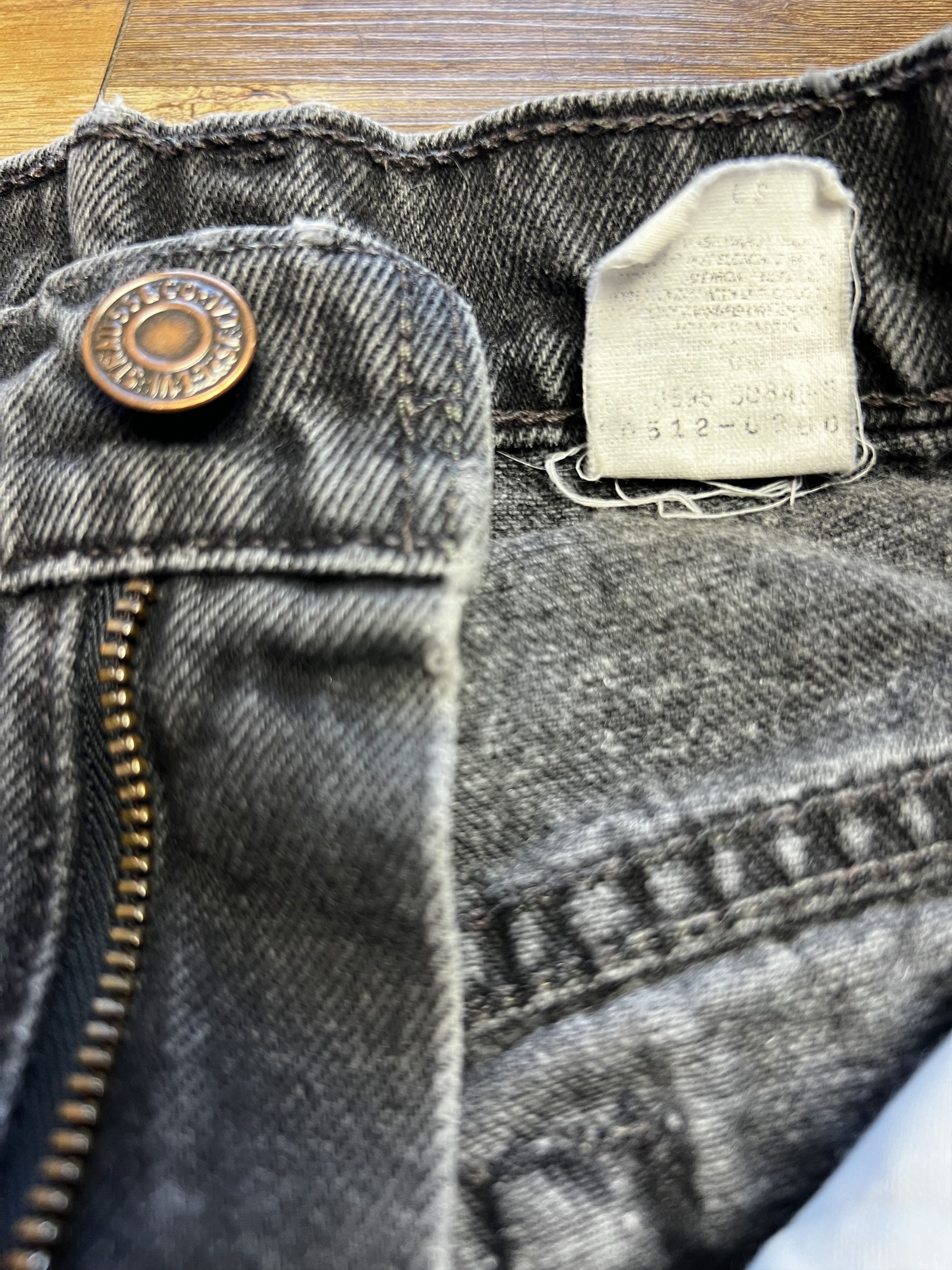 Levi's Vintage Levi's 512 Black Slim Fit Cut Off Denim Jean Shorts Size 24" / US 00 / IT 34 - 4 Thumbnail
