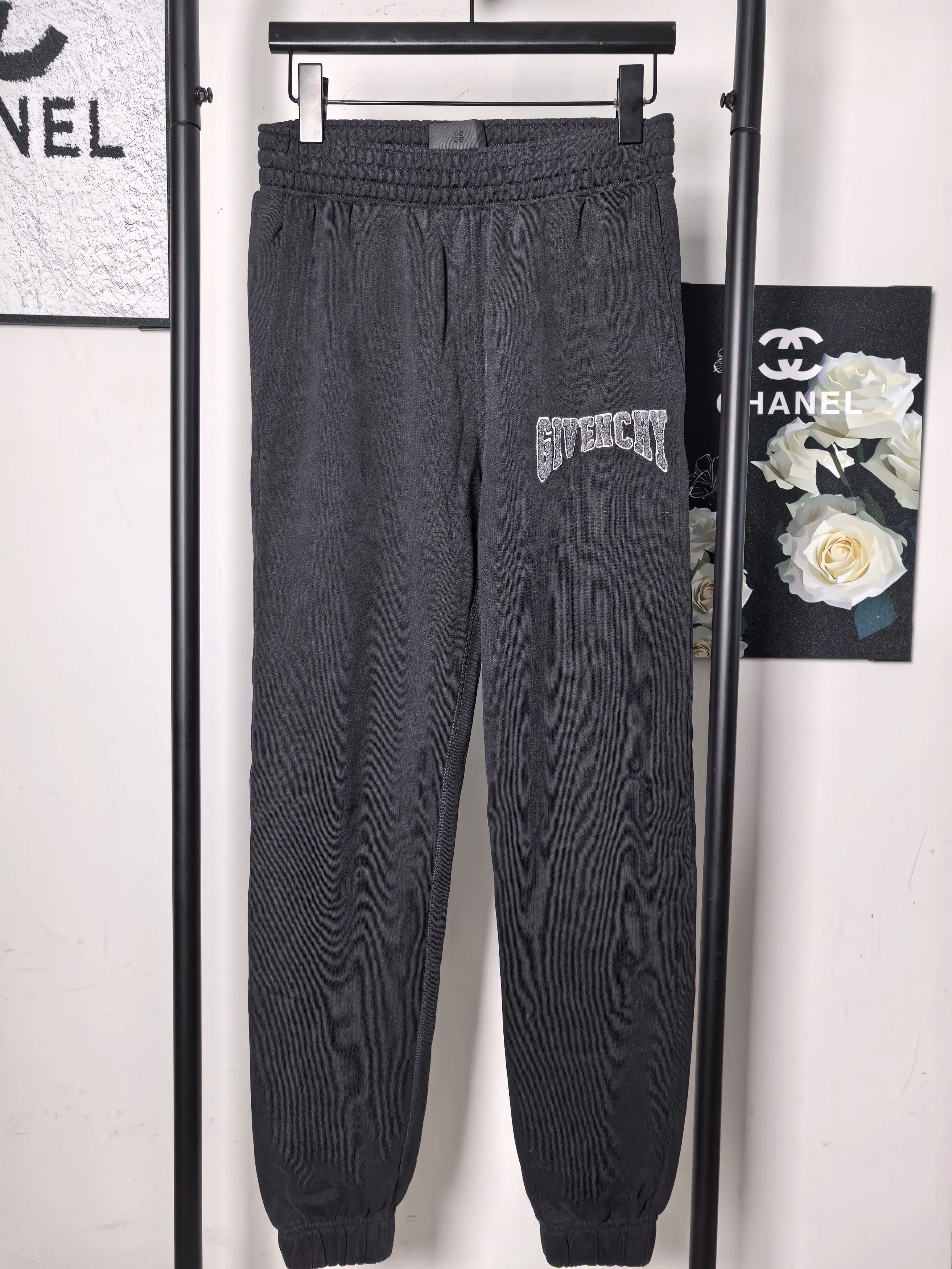 Givenchy Givenchy White Casual Pants 32 Men Size US 32 / EU 48 - 1 Thumbnail