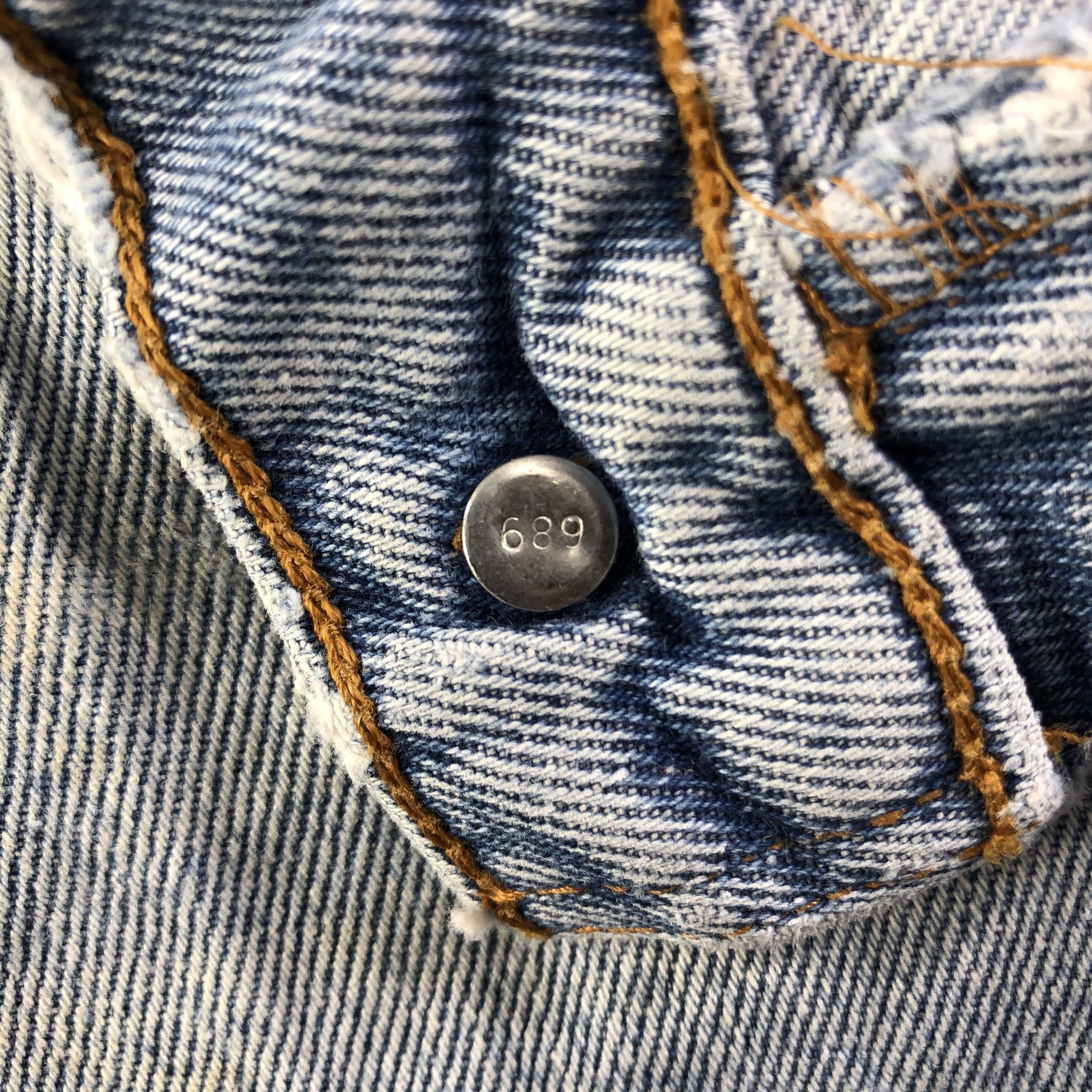 Levi's Vintage 90s Light Wash Levis 505 Jeans-J3346 Size US 33 - 10 Thumbnail