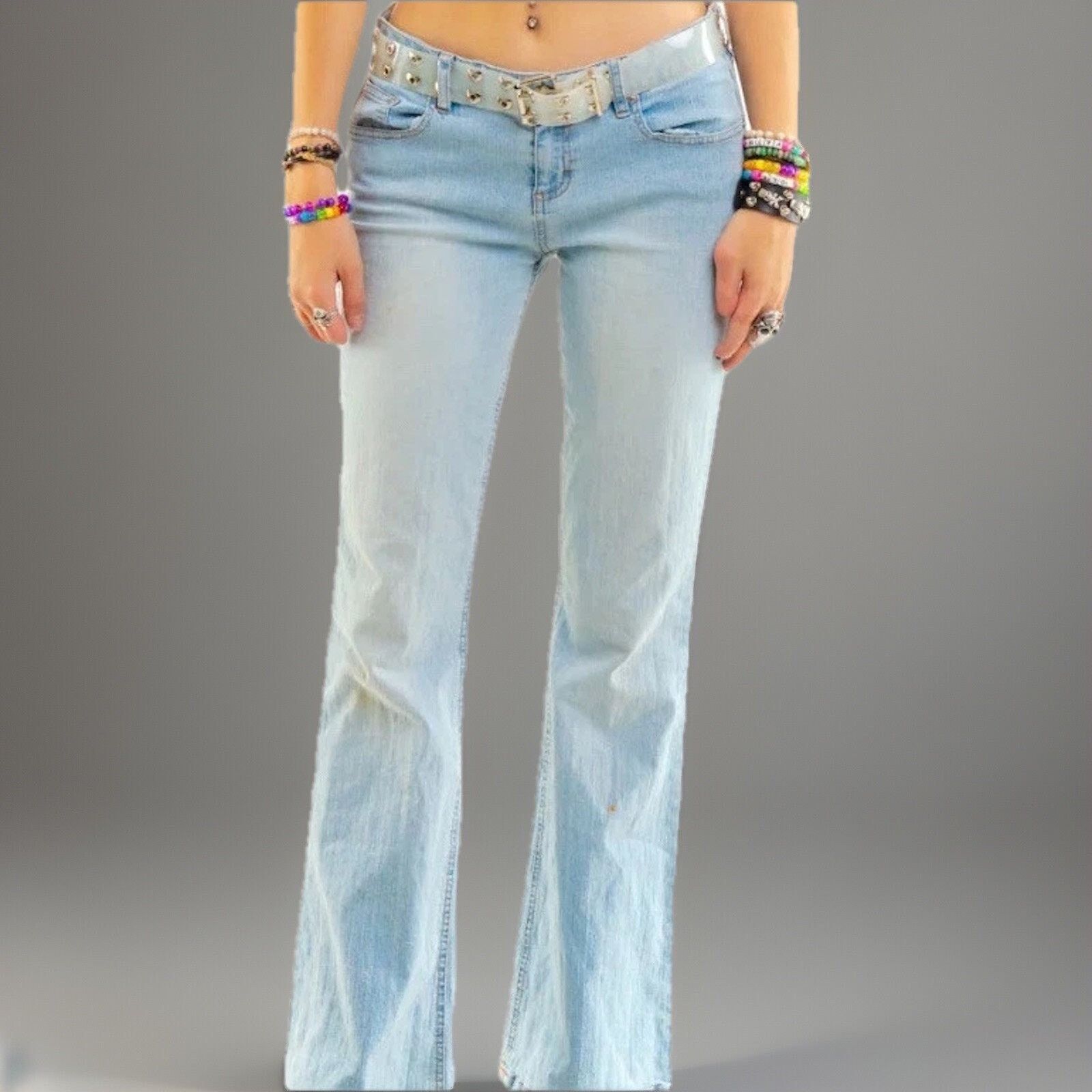 The Unbranded Brand Vintage Y2K Mudd Women’s Low Rise Flare Bottom Jeans Size 5 Size 26" / US 2 / IT 38 - 2 Thumbnail