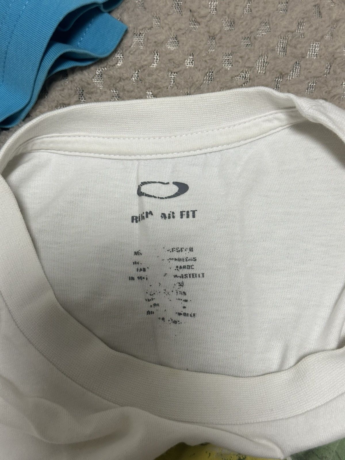 Oakley Vintage Oakley T-shirt 3D Y2K Logo Size US L / EU 52-54 / 3 - 9 Thumbnail