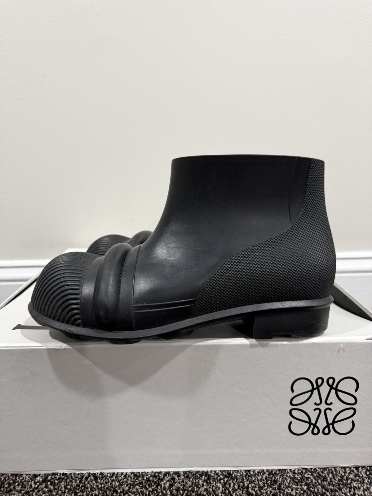 Loewe LOEWE FW22 Rubber Rain Ankle Round Toe Black Boots Size US 9 / EU 42 - 3 Thumbnail