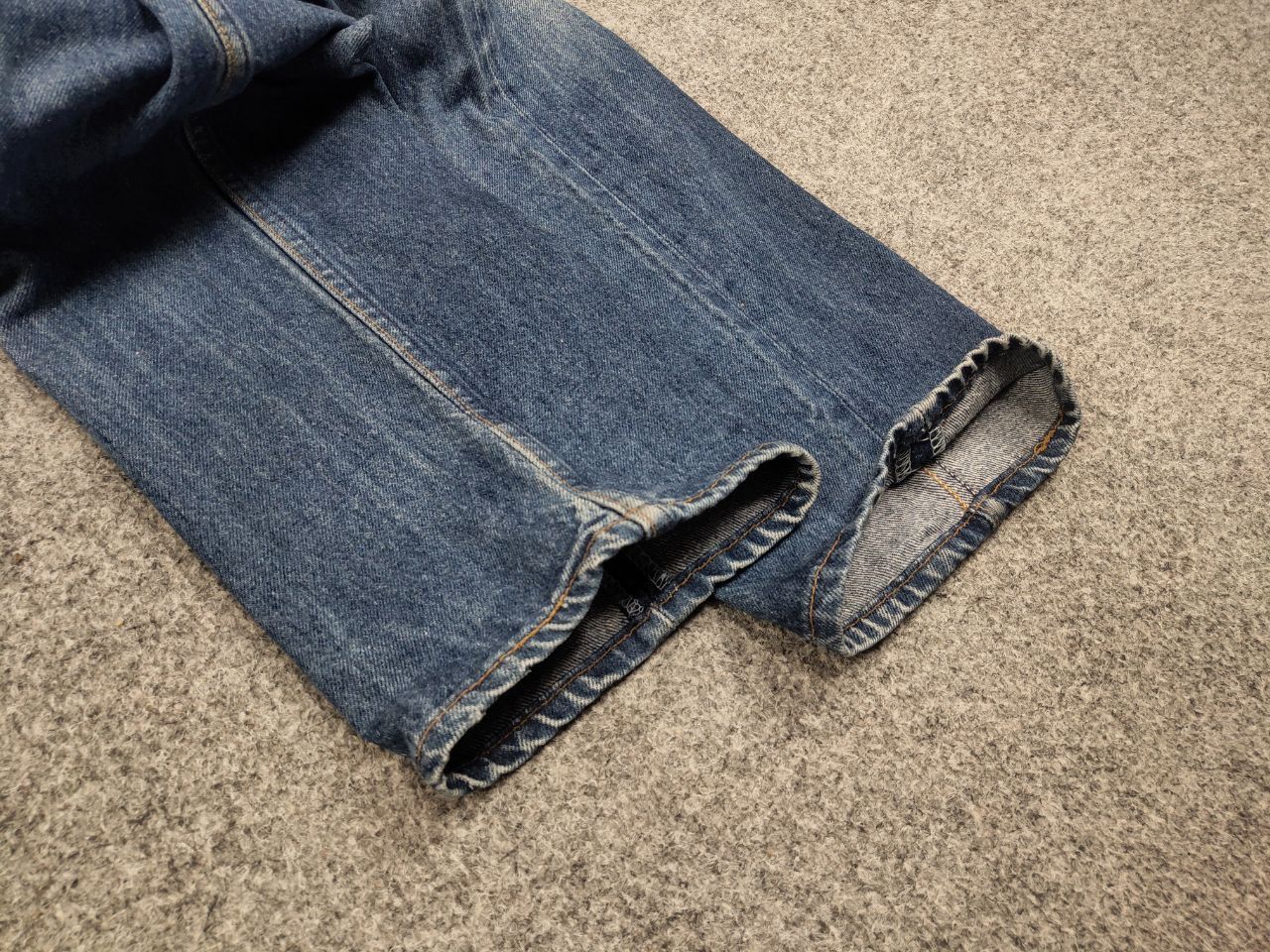 Levi's Vintage 90's levis 501 Distressed Faded Denim Jeans usa Size US 31 - 13 Thumbnail